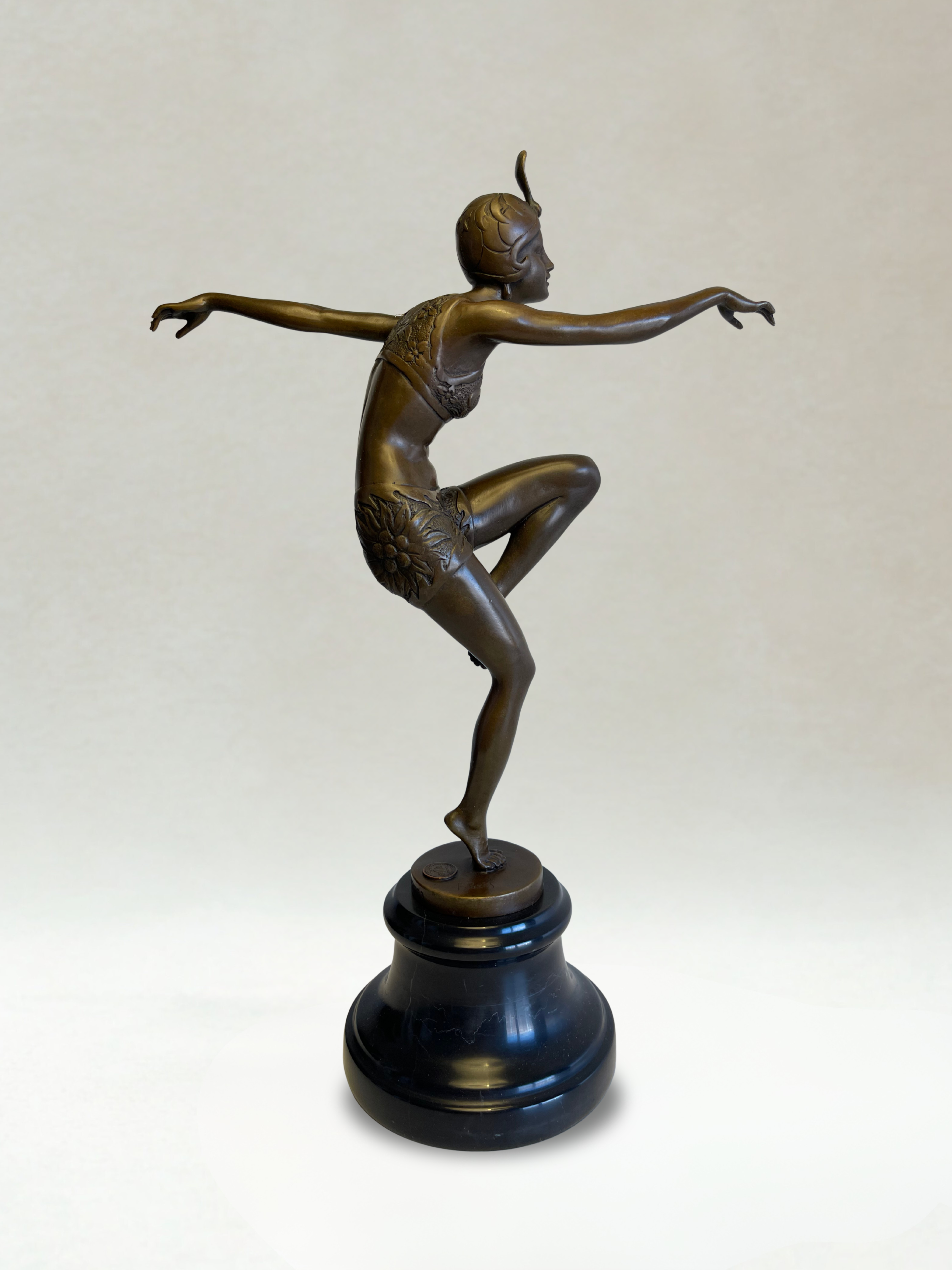 Art Deco Sculpture – Dancing Woman – Decorative Bronze – Signed F. Paris – 38 cm