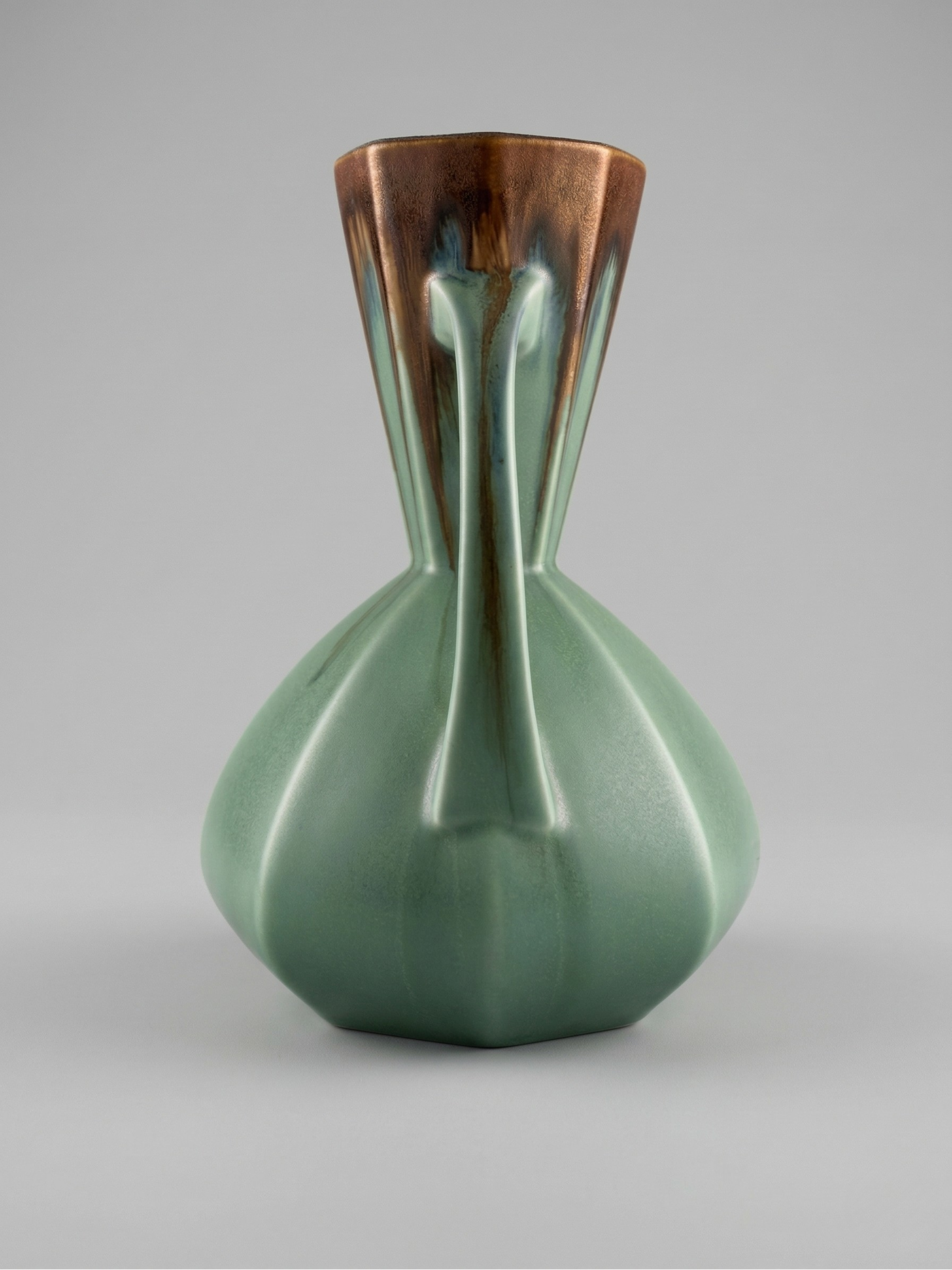 Art-déco-Vase – Faïencerie De Bruyn – Frankreich – Grüne und braune Tropfglasur – 19 cm