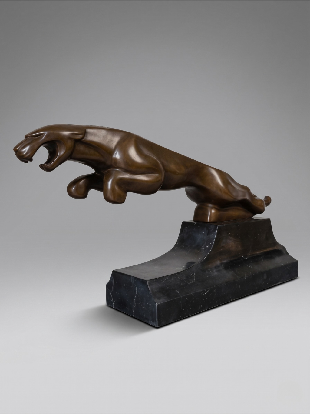 Grande sculpture Jaguar Art Déco en bronze patiné sur socle noir architectural – 64 cm – JB Déposé Paris