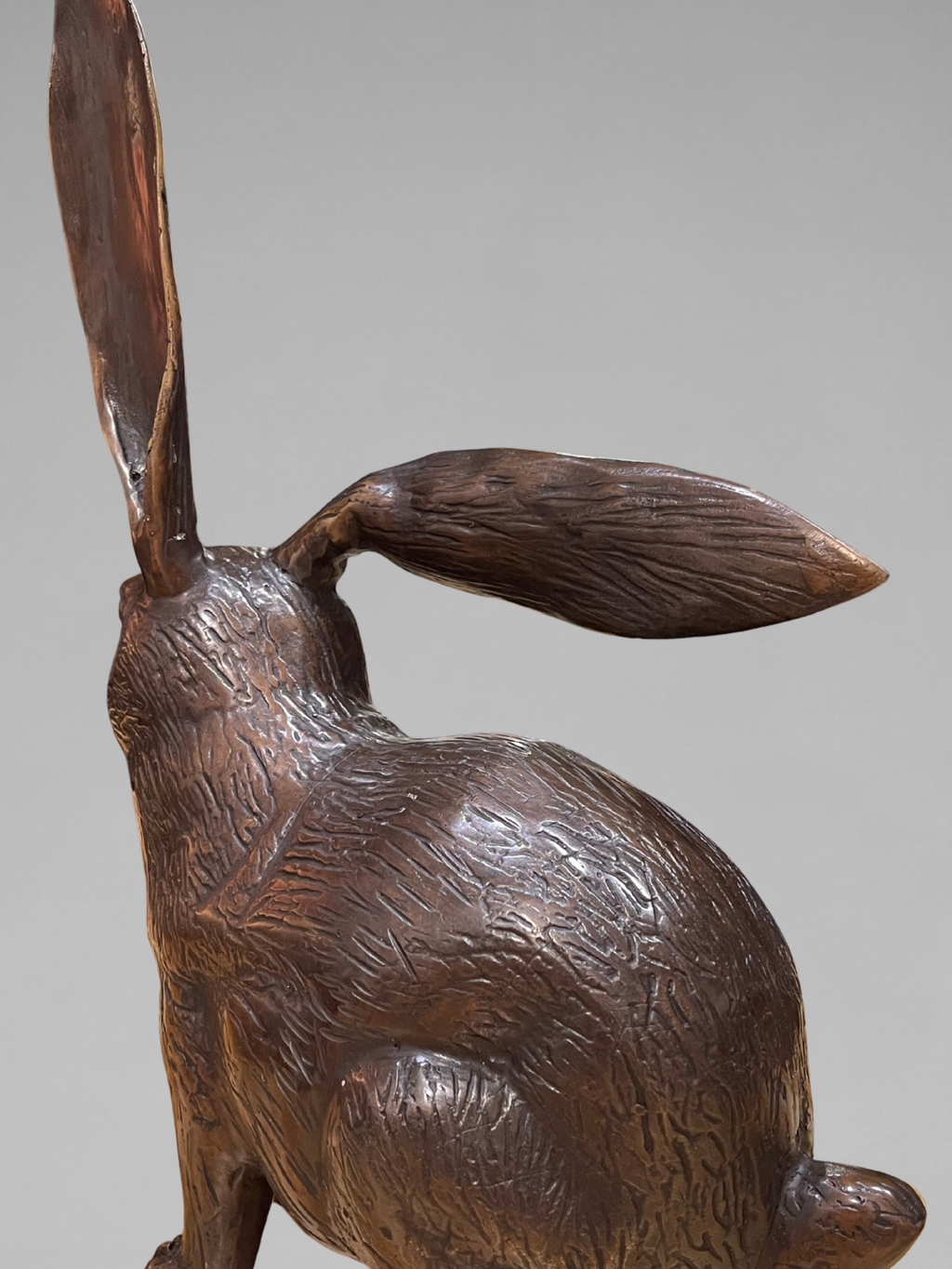 Sculpture animalière – Lièvre / Lapin en bronze – 35 cm