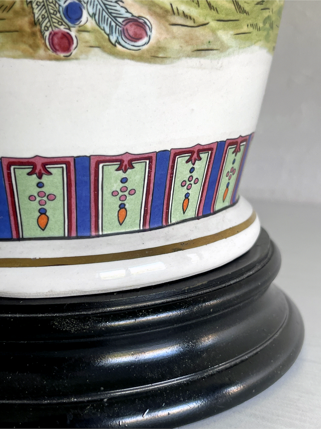 Große Keramiklampe, signiert V.V. Carraresi, inspiriert von traditionellen chinesischen Dekoren.