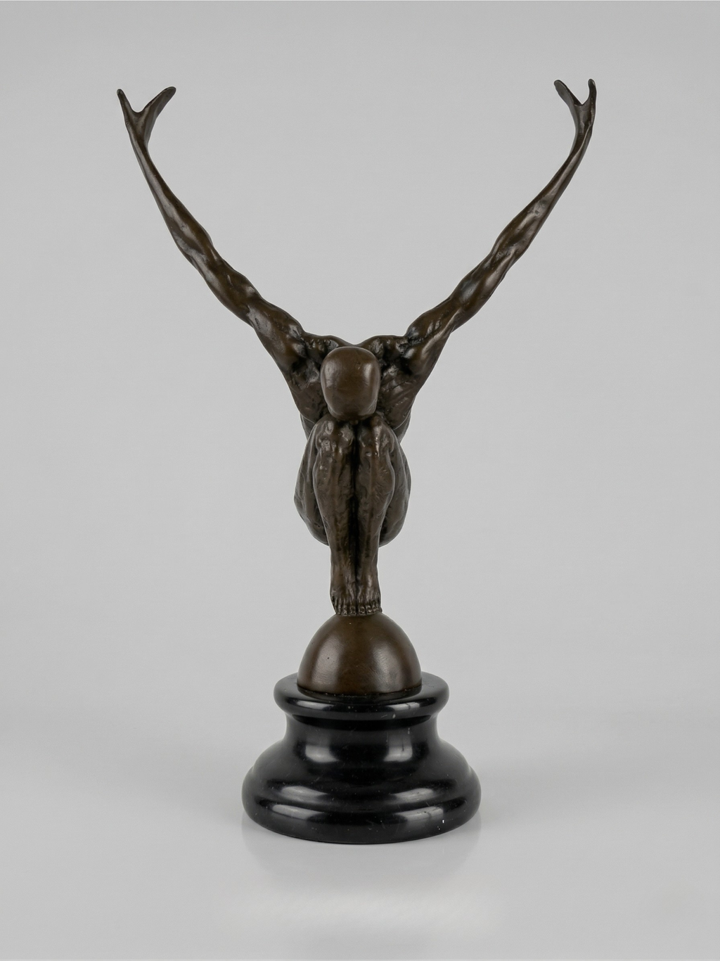 Skulptur im Art-déco-Stil – Balancierender männlicher Akt – Dekorative Bronze – 29 cm