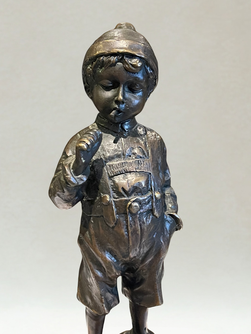 Bronze ancien signé Schmidt-Felling – Jeune garçon – Sculpture Belle Époque - 24cm