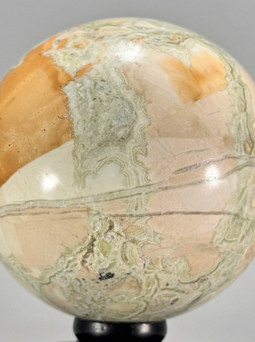 Duo décoratif — Sphère en calcite bandée (onyx marbre) & cristal de calcite sur socles