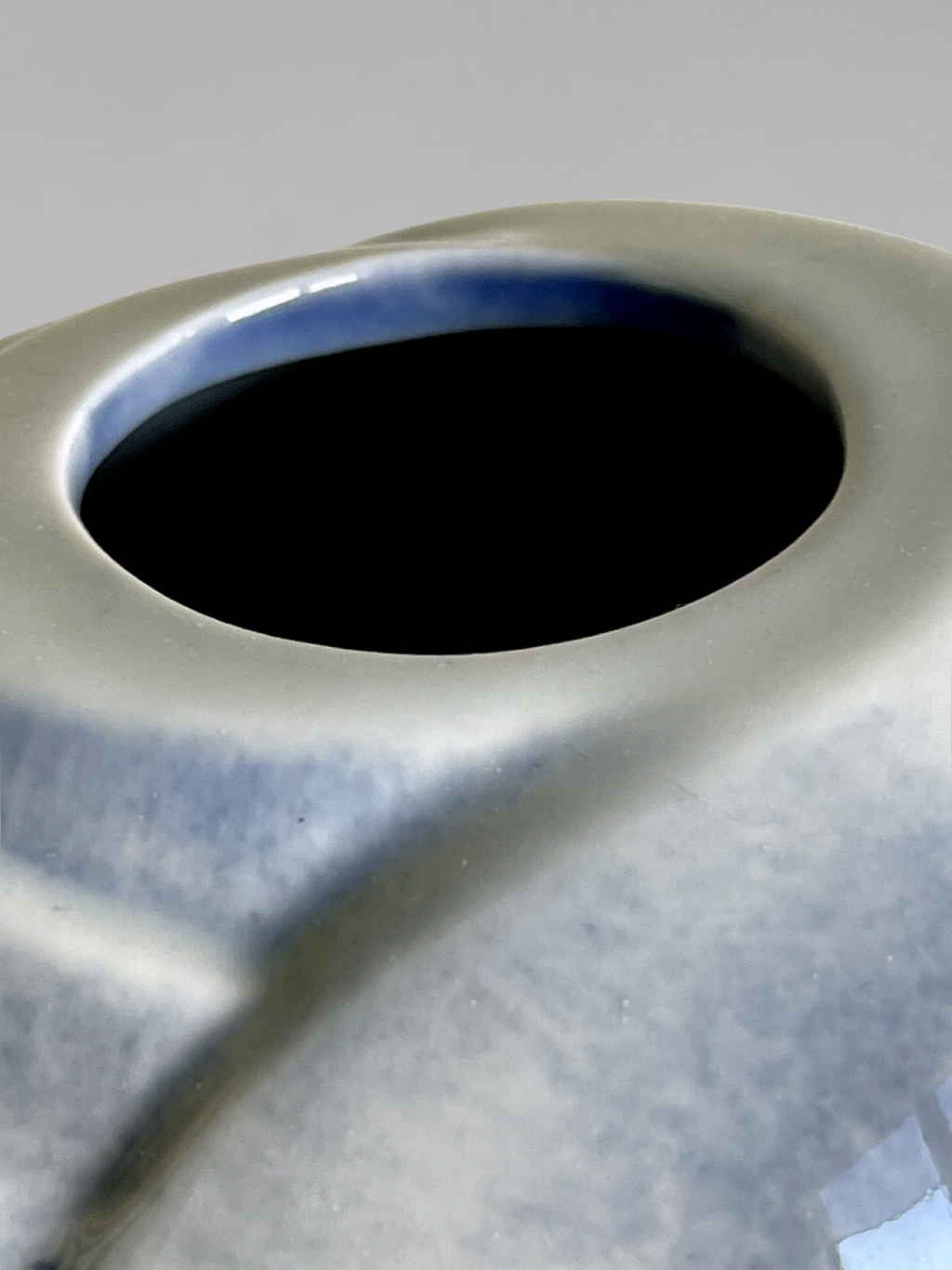 Virebent-Vase aus Porzellan, blauer Farbverlauf mit Landschafts- und Vogeldekor