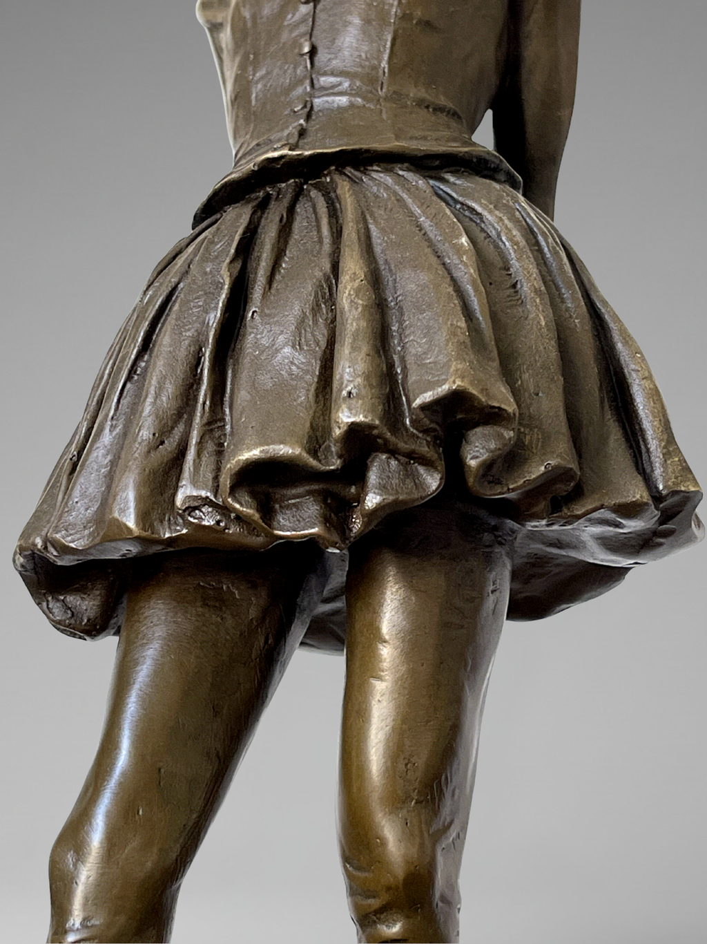 Sculpture de danseuse en bronze patiné d’après Degas – Édition JB Paris sur socle noir – 38 cm - 5,4kg