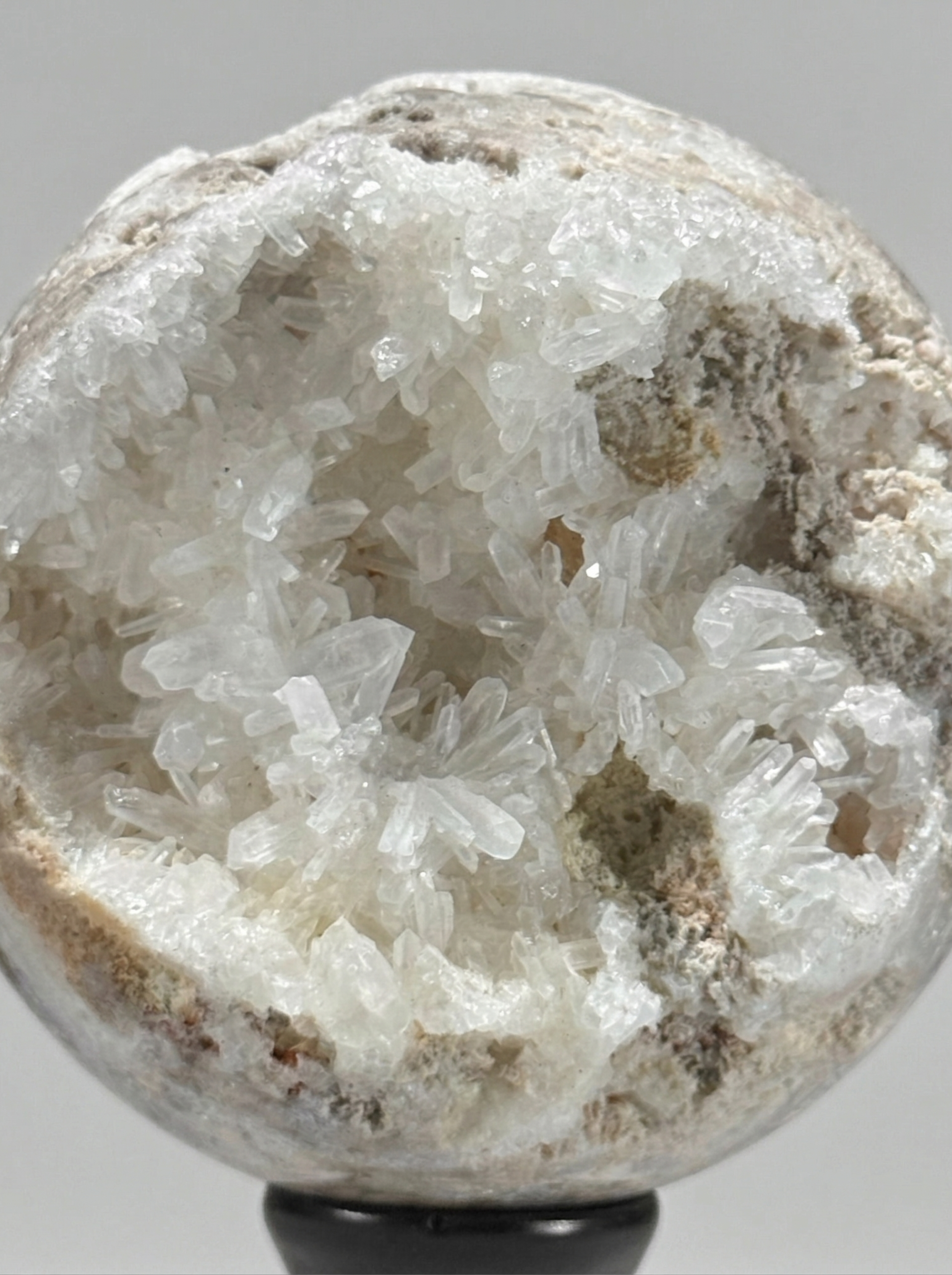 Duo Pyrit & Bergkristall — Mineralskulptur auf Sockeln