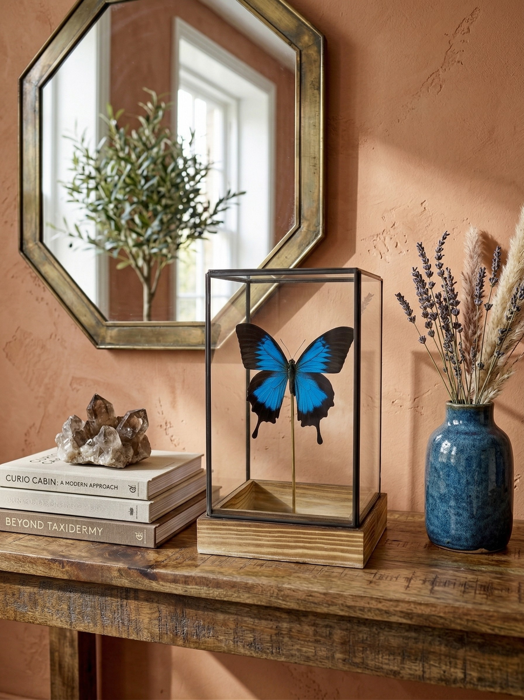 Papillon Ulysses naturgetreu unter Glasglocke – exotisches, schillerndes blaues Exemplar – Dekoobjekt – 24 cm