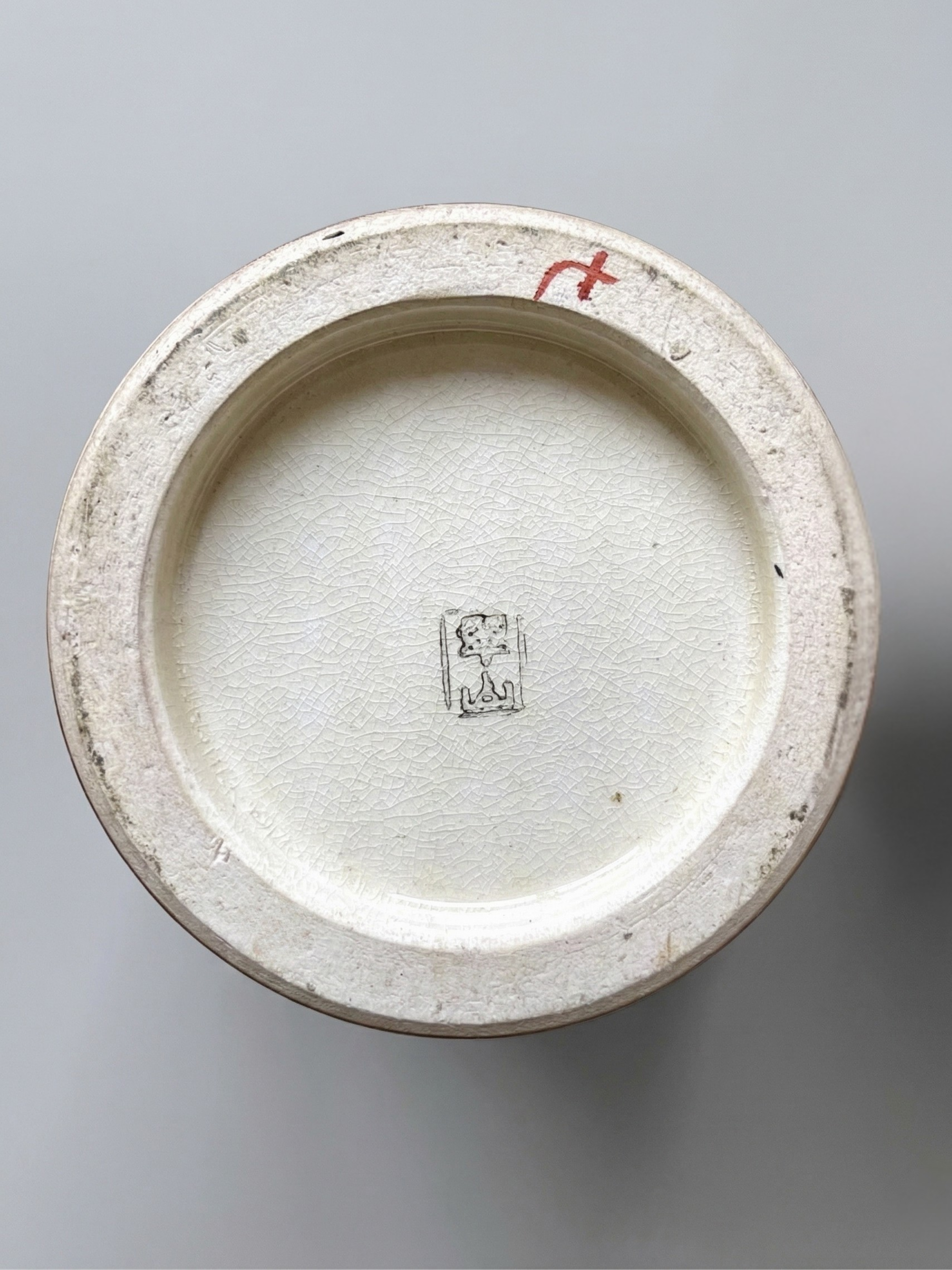 Paar japanische Satsuma-Vasen, frühes 20. Jahrhundert – polychromes und vergoldetes Dekor mit Figuren – Ateliersignatur – 31 cm