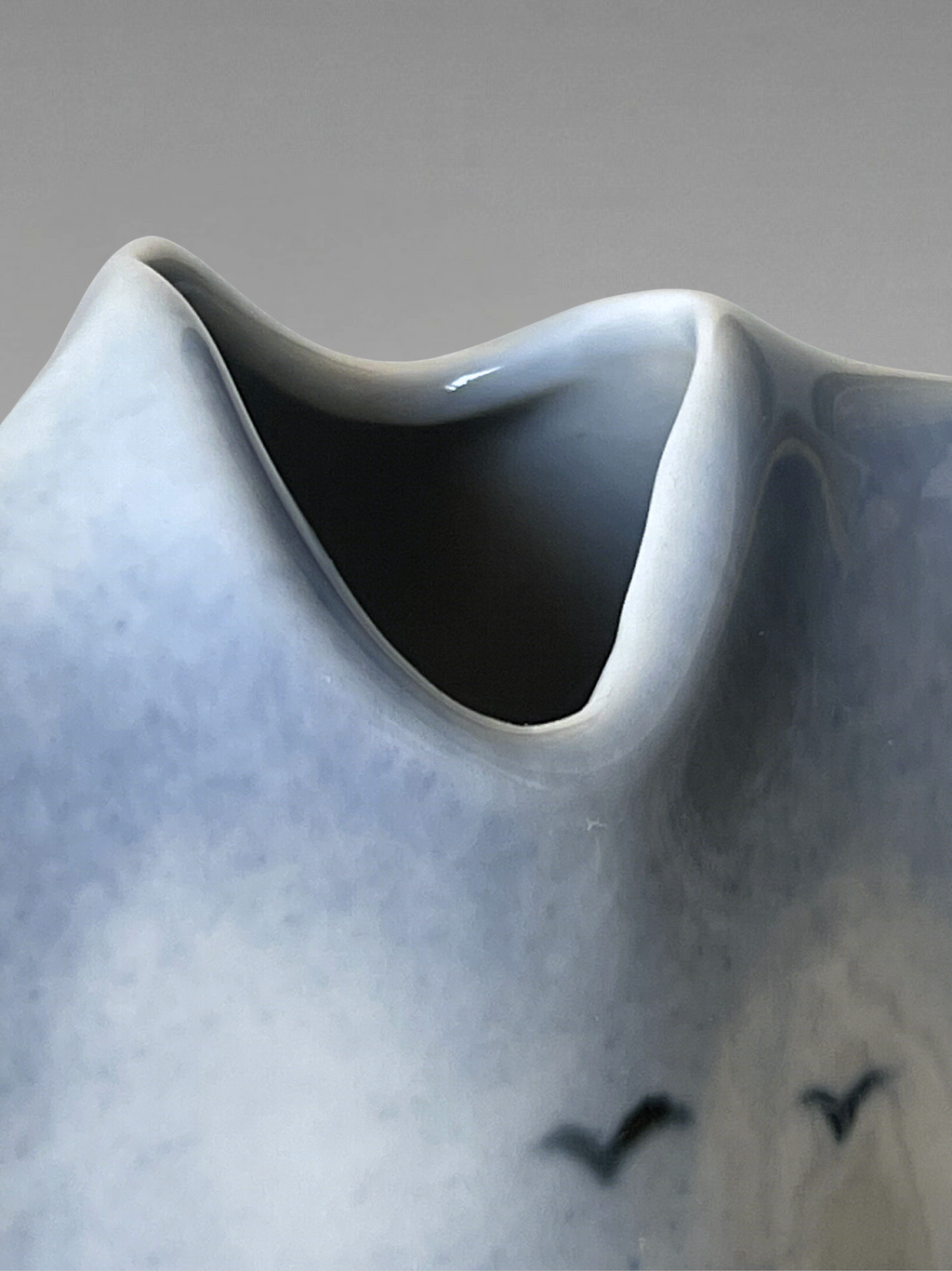 Virebent porcelain vase – blue landscape decor – soliflore design – made in France – 13 cm