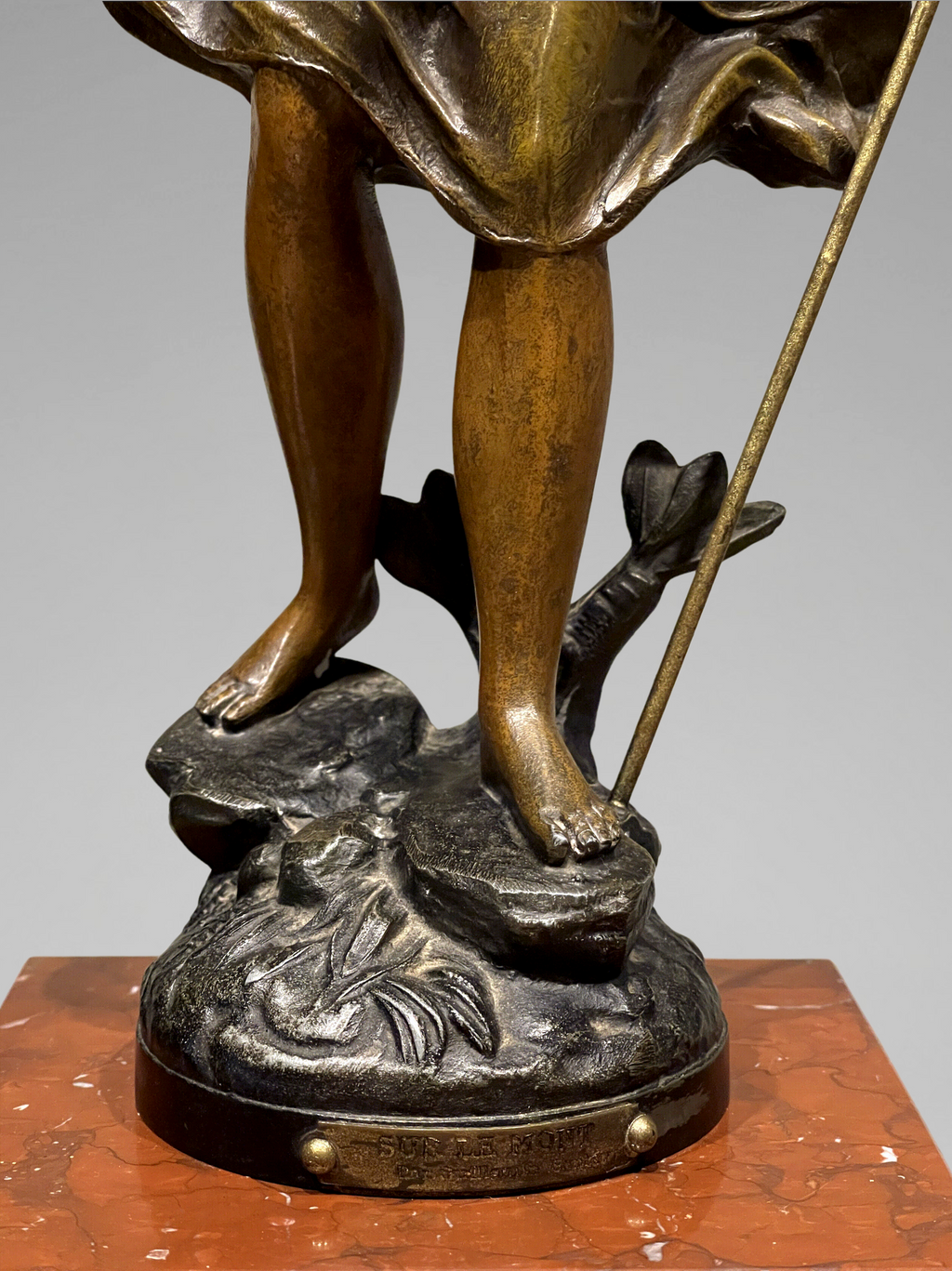 Grande garniture de cheminée Napoléon III en marbre rouge et régule patiné signée Guillemin – pendule & candélabres XIXe