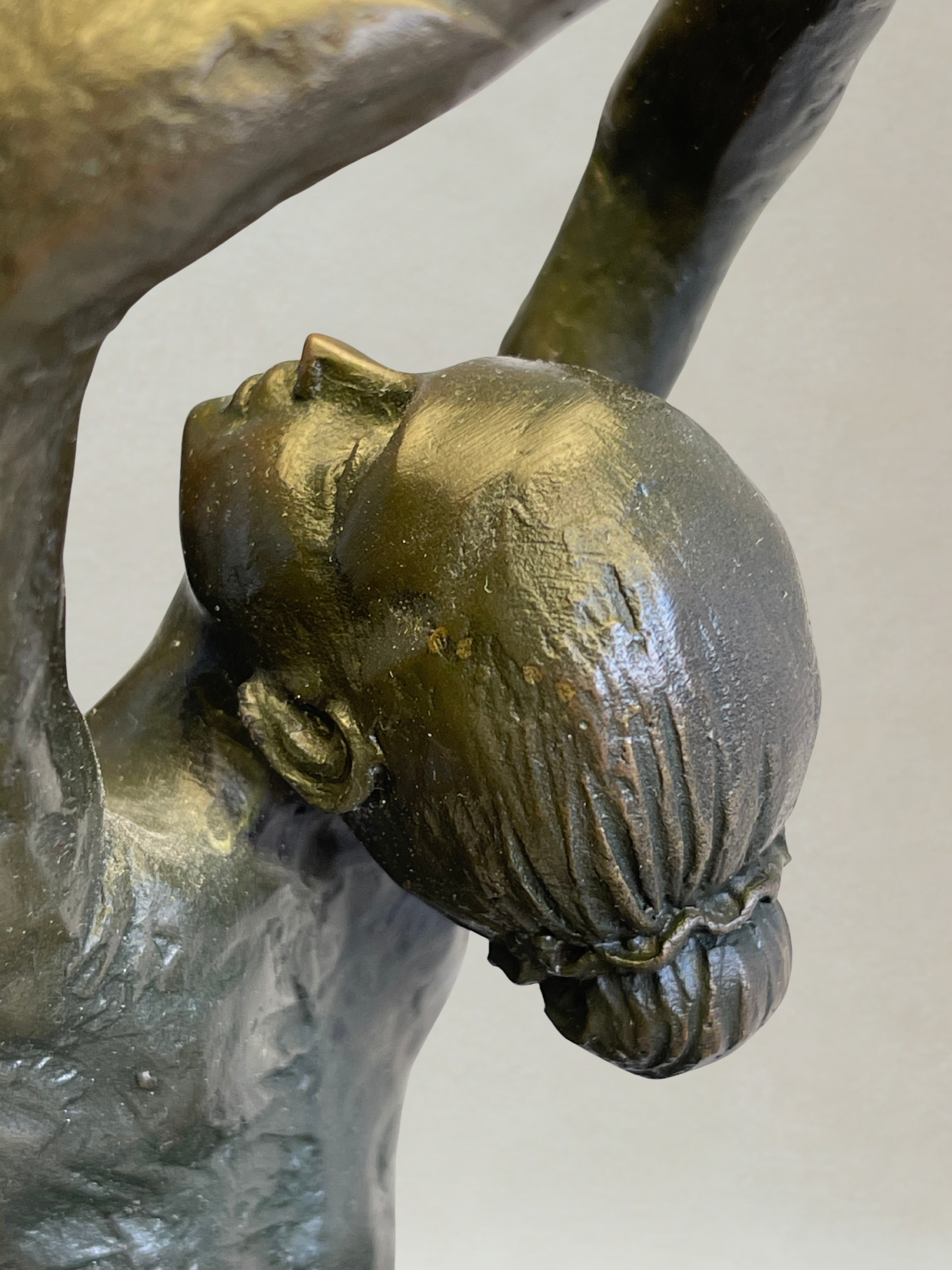 Art-déco-Skulptur – Tänzerin mit Reifen – Dekorative Bronze – Signiert P. Collinet – 39 cm