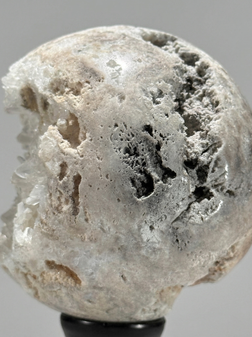 Duo Pyrit & Bergkristall — Mineralskulptur auf Sockeln