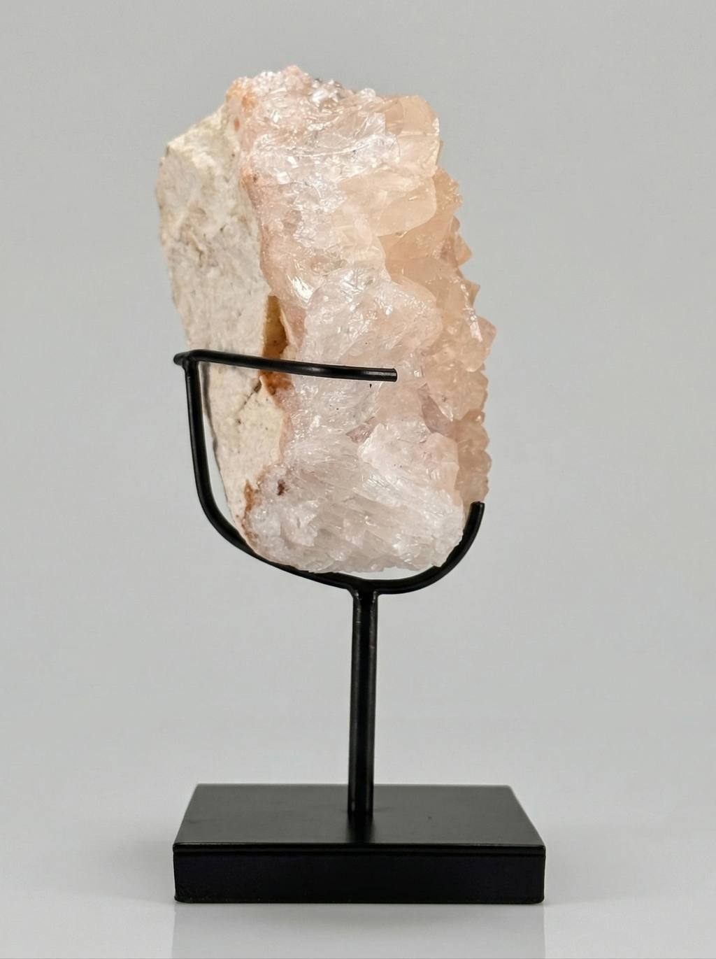 Duo décoratif — Sphère en calcite bandée (onyx marbre) & cristal de calcite sur socles