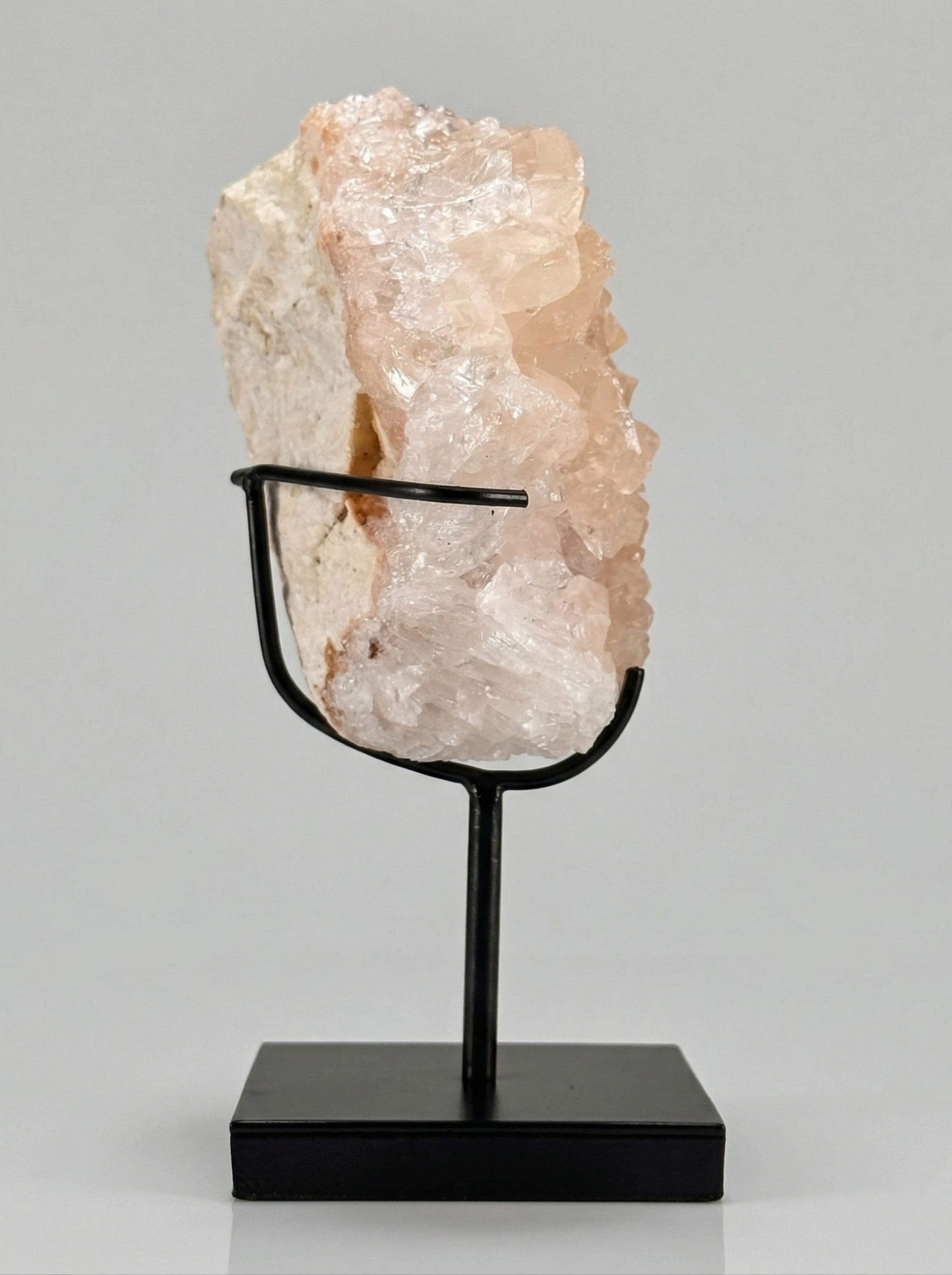 Duo décoratif — Sphère en calcite bandée (onyx marbre) & cristal de calcite sur socles