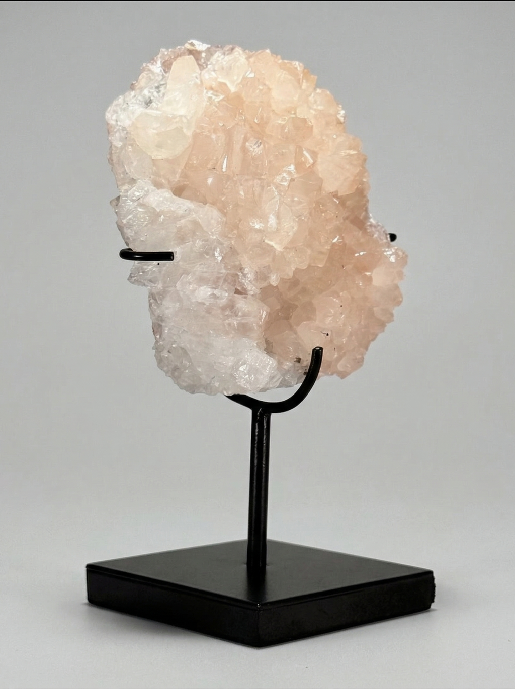 Duo décoratif — Sphère en calcite bandée (onyx marbre) & cristal de calcite sur socles
