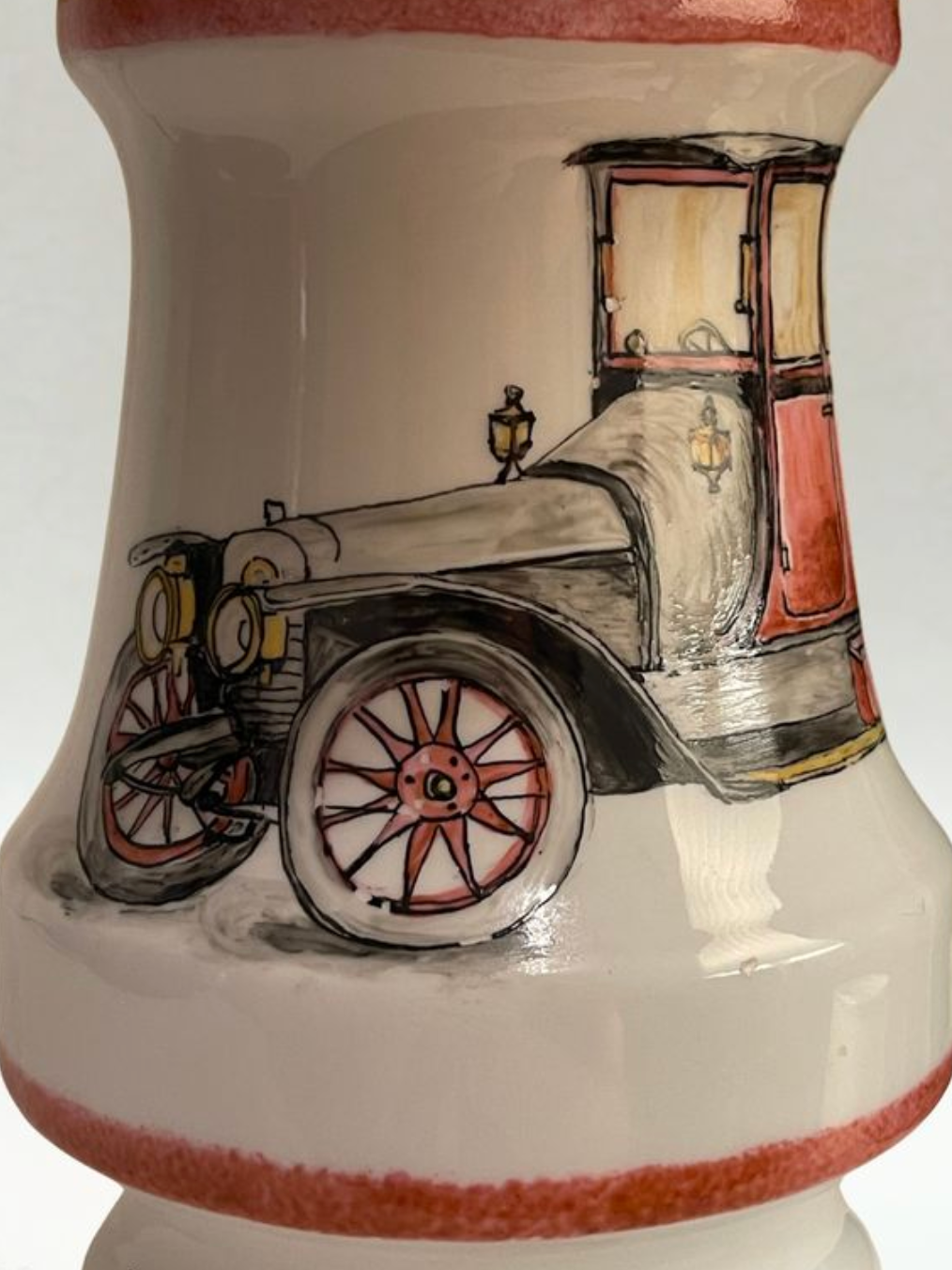 Hand-painted Limoges porcelain lamp – Antique car design – 40cm