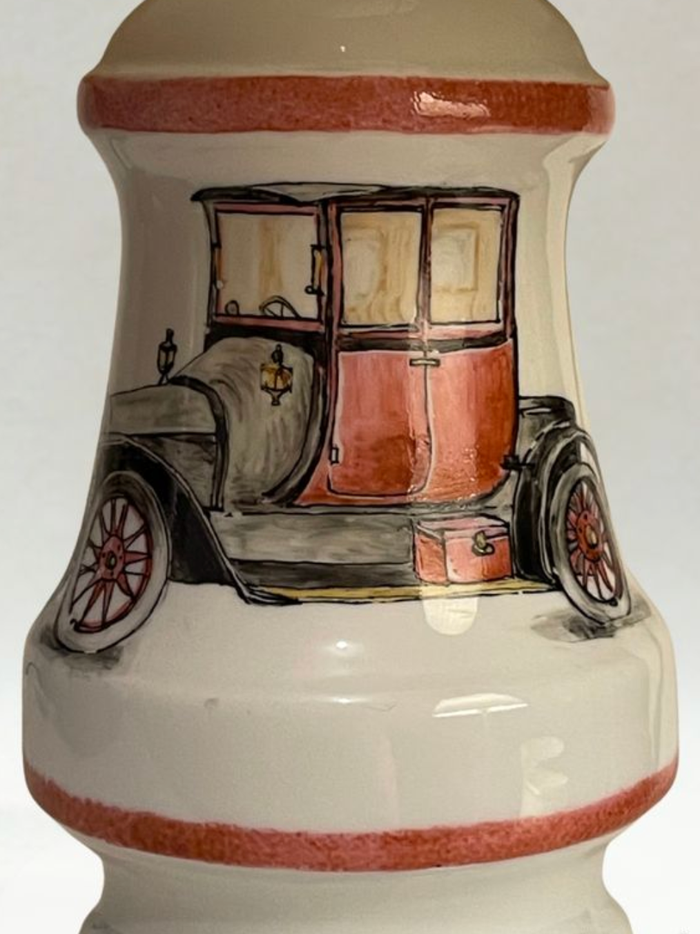 Hand-painted Limoges porcelain lamp – Antique car design – 40cm