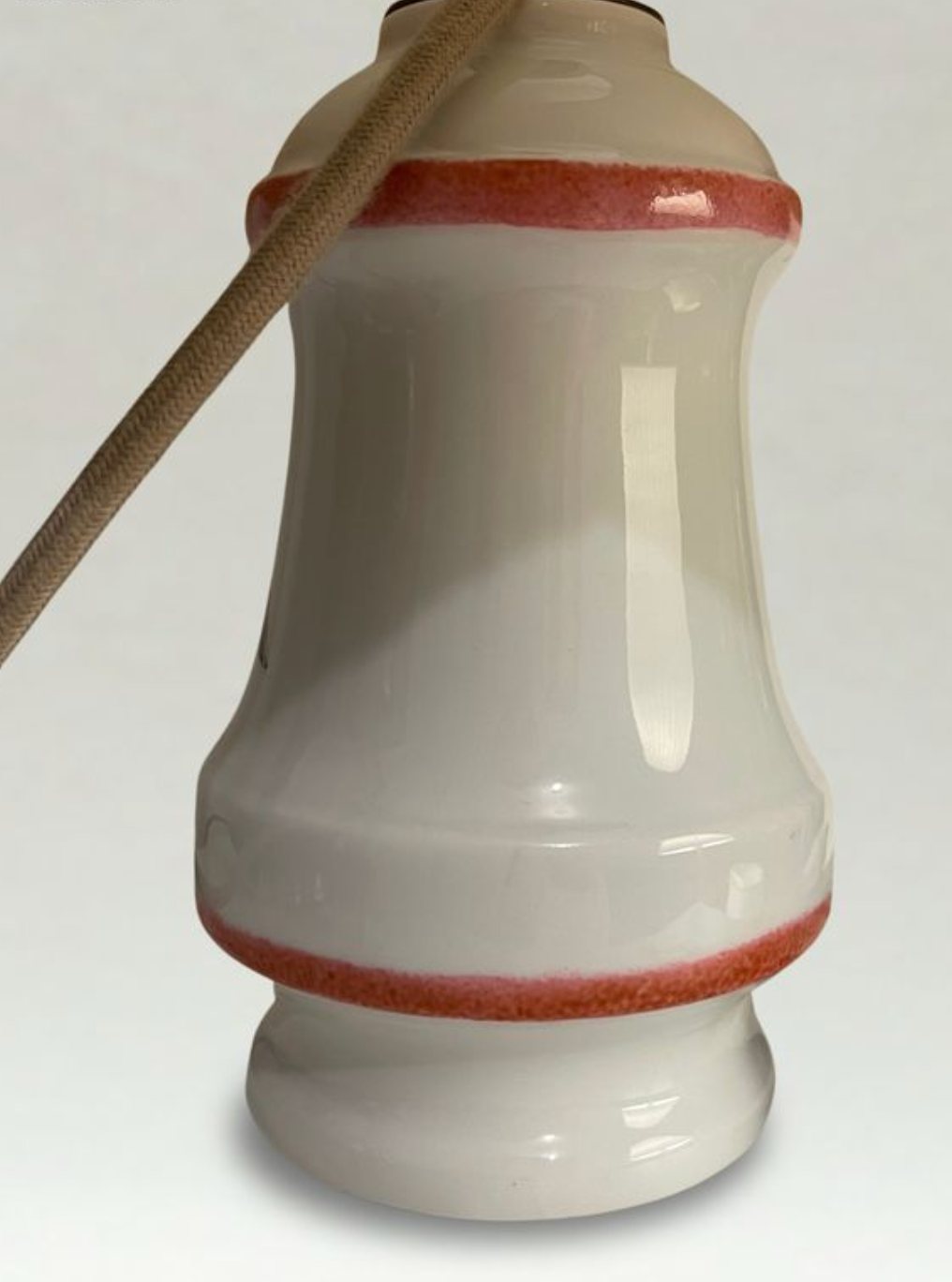 Lampe en porcelaine de Limoges peinte à la main – Décor automobile ancien – 40cm