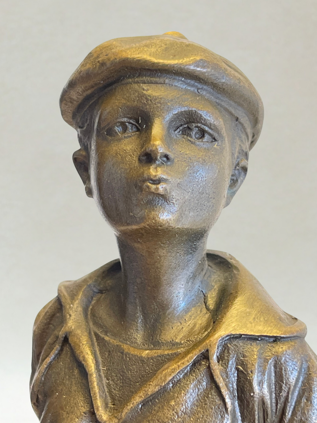 Bronzeskulptur – Pfeifender Schiffsjunge – Signiert V. Szczeblewski – 21cm