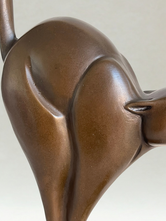 Art-Déco-Bronze-Panther – signiert C. V. D. Hoef – 26 cm