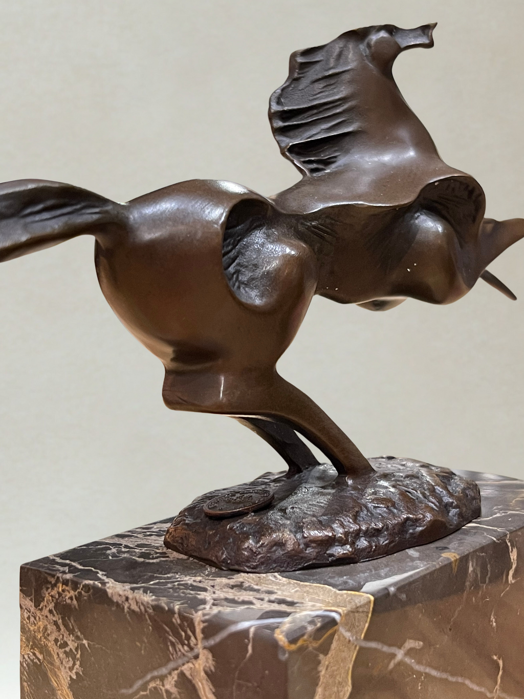 Sculpture en bronze – Cheval au galop – Signée Milo – Socle marbre - 18cm