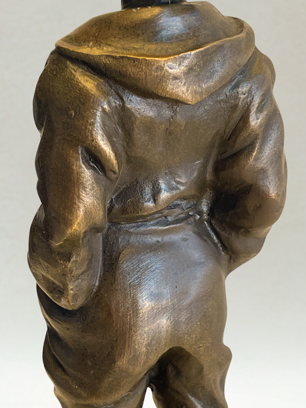 Bronzeskulptur – Pfeifender Schiffsjunge – Signiert V. Szczeblewski – 21cm