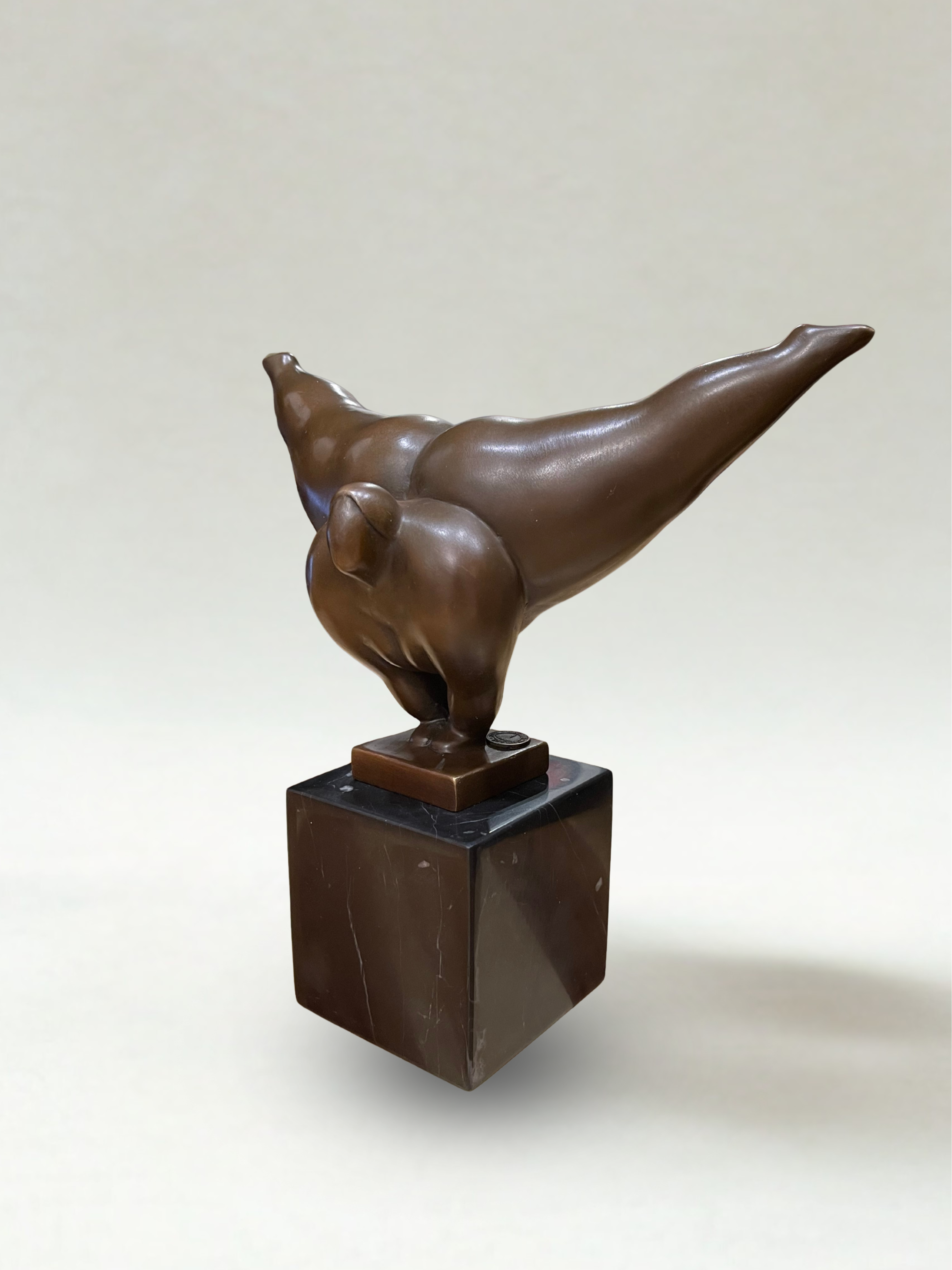 Modernist bronze sculpture – Stylized female figure in balance – Signed - 22cm
