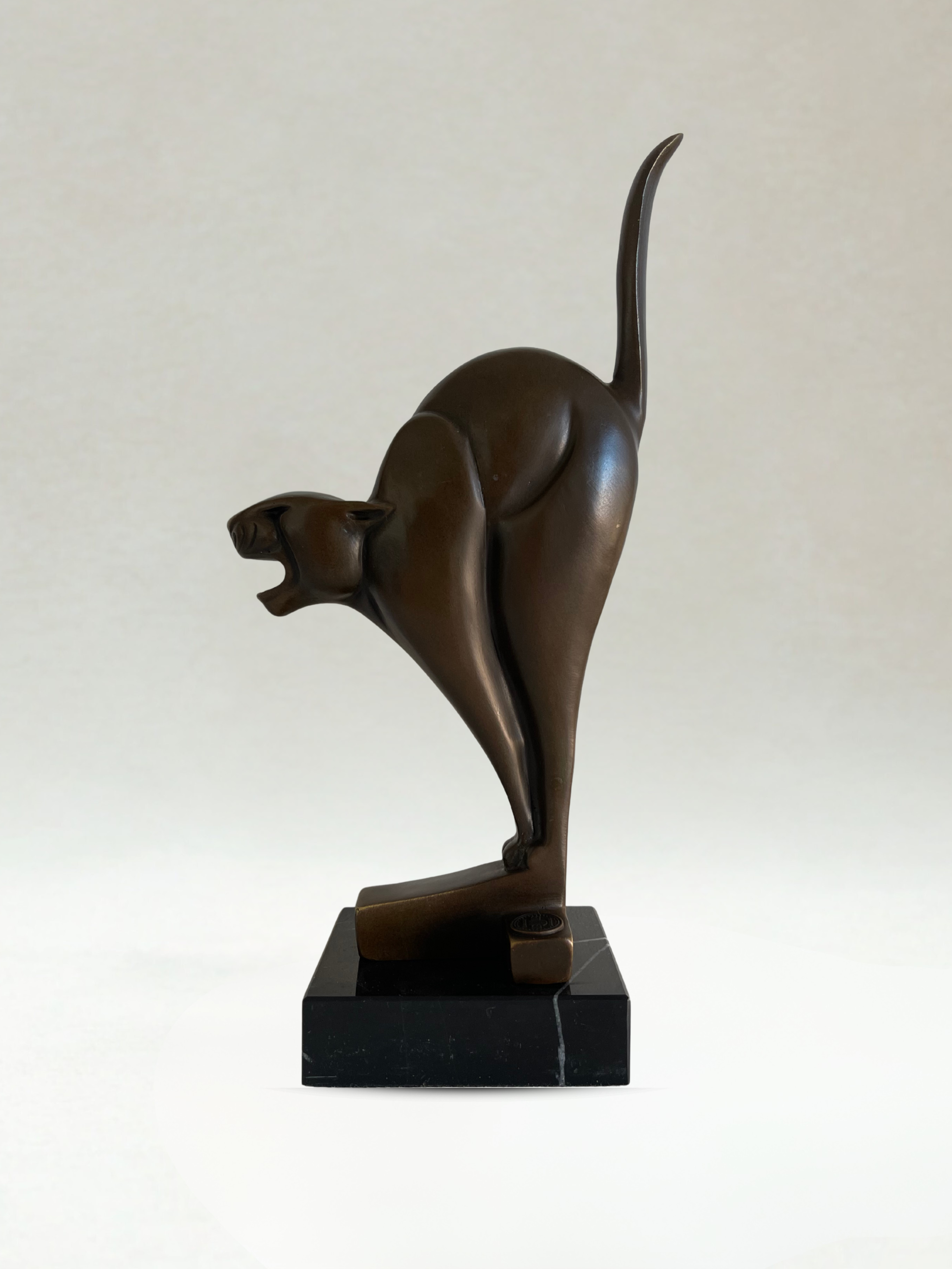 Art-Déco-Bronze-Panther – signiert C. V. D. Hoef – 26 cm