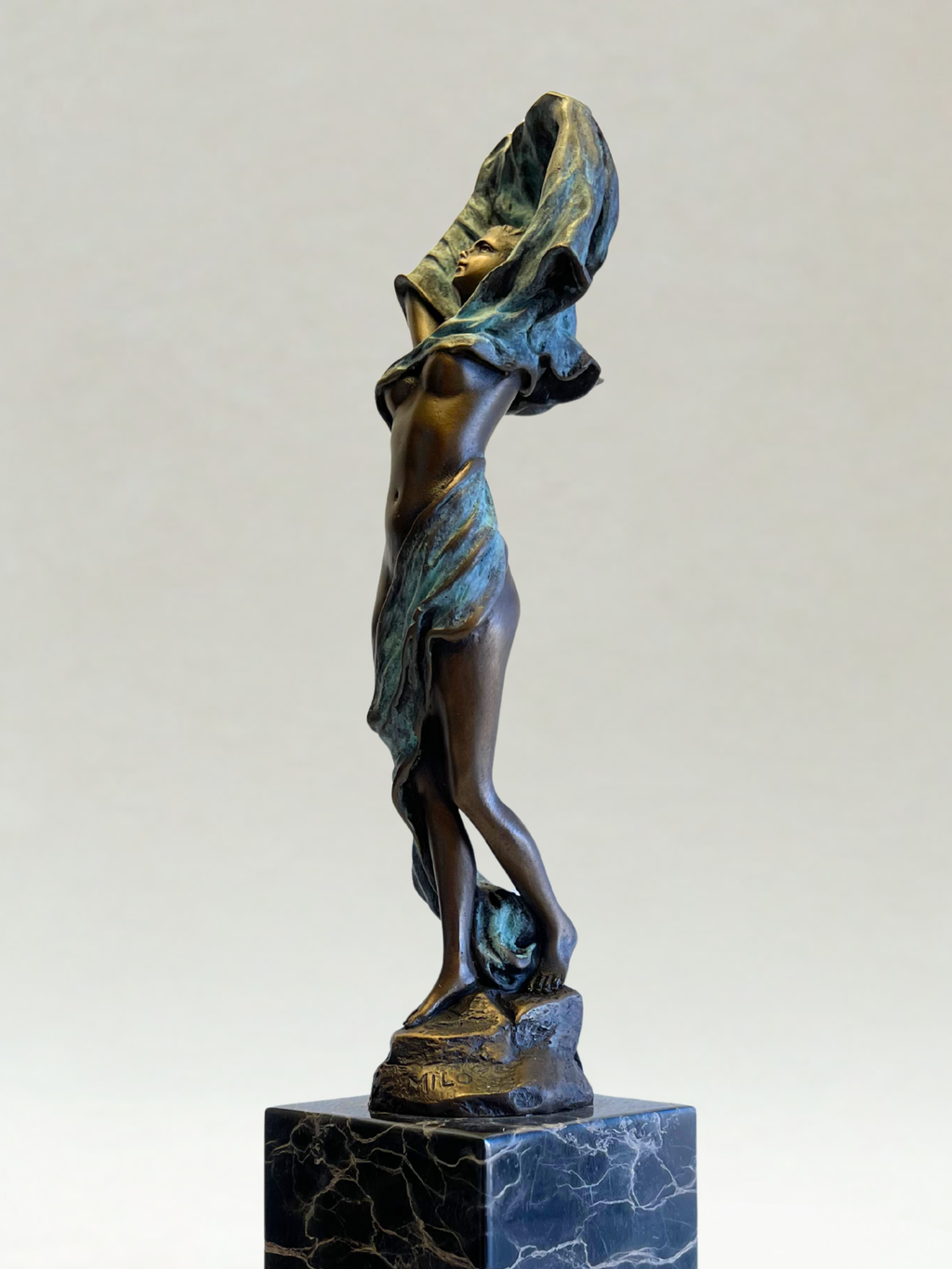 Art Deco polychrome bronze sculpture – Woman with drapery – Signed MILO - 36cm