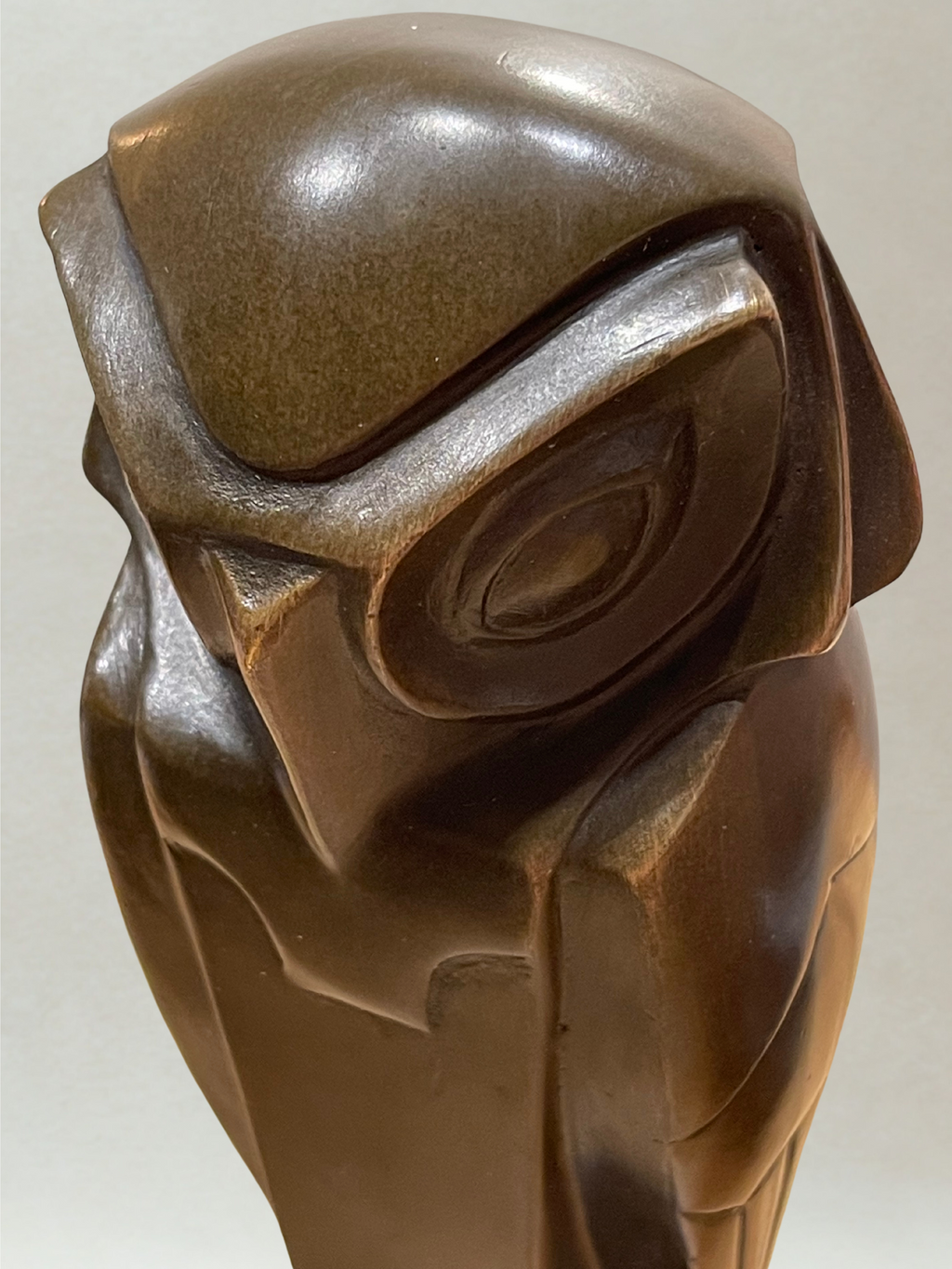 Bronzeplastik, signiert Coenrad – stilisierte Eule – Marmorsockel – 32cm