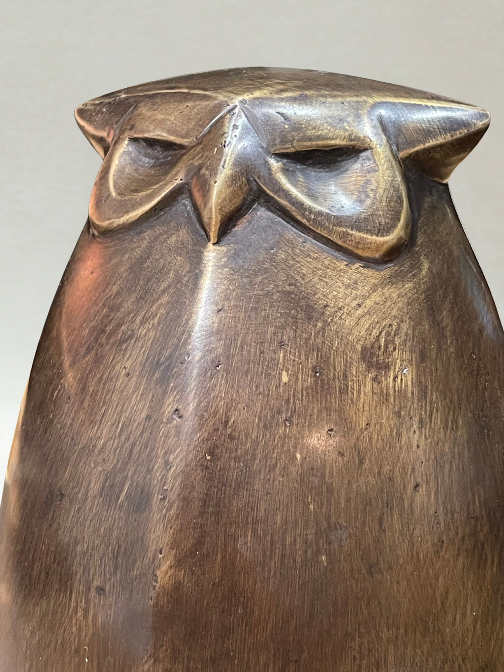Bronzeskulptur – stilisierte Eule – modernistisches Design – 24 cm