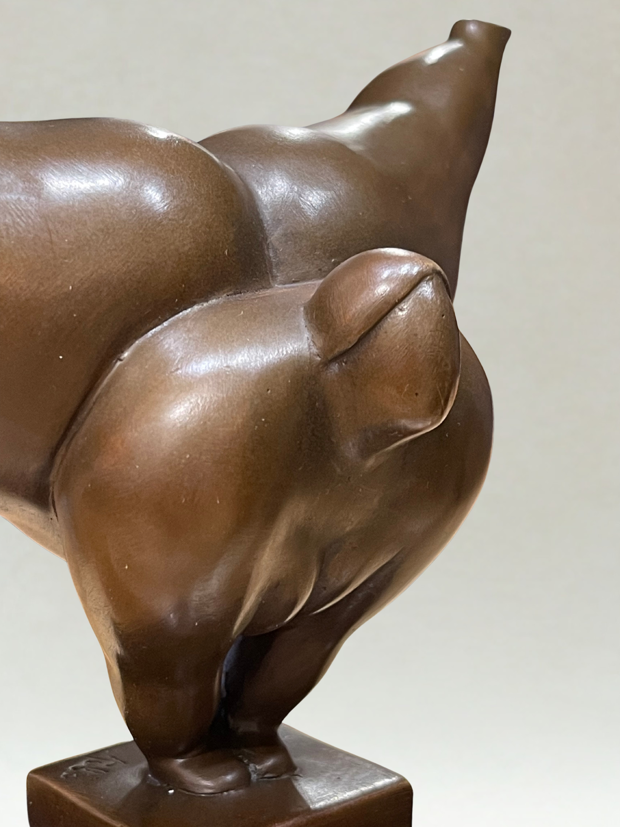 Bronze-Art-déco-Skulptur – stilisierte Frauenfigur im Gleichgewicht – signiert – 22 cm