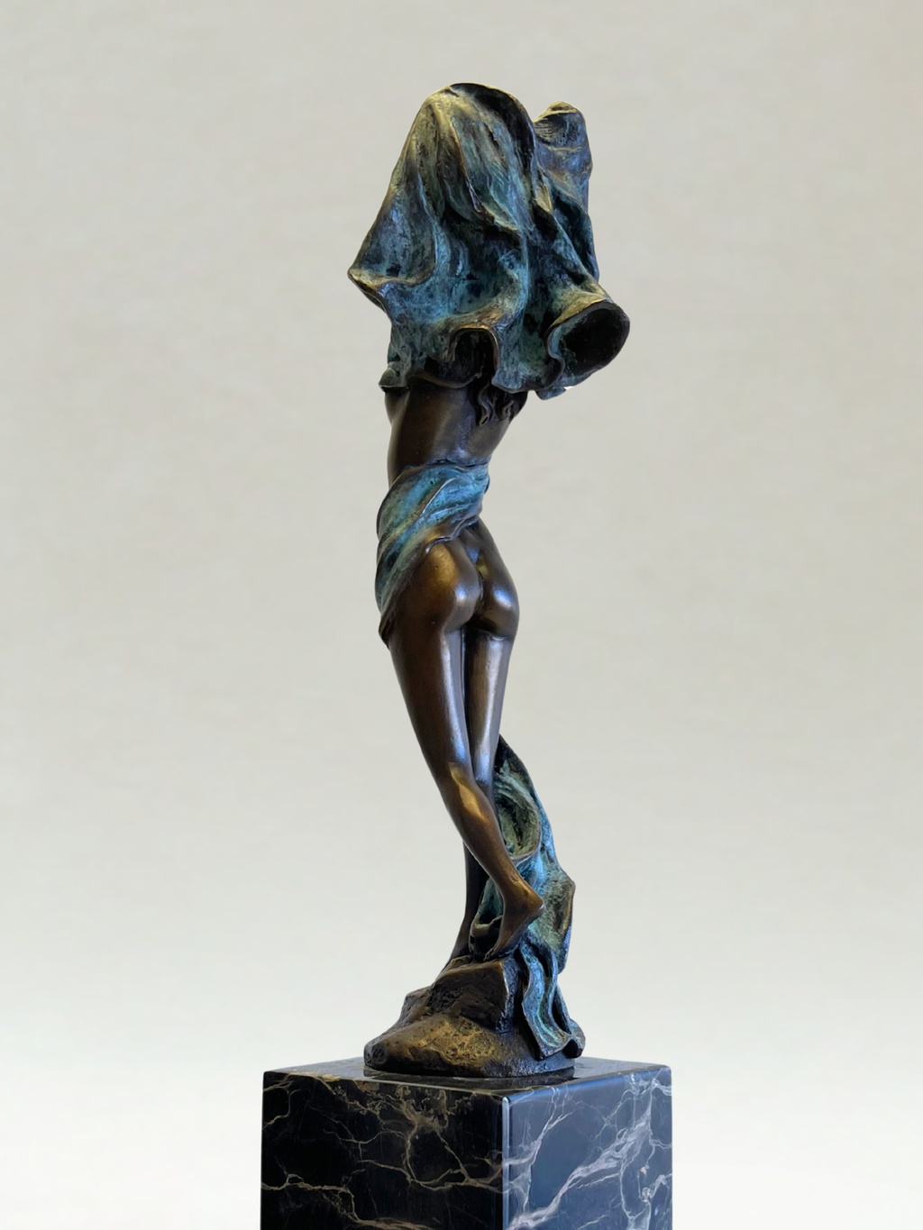 Art Deco polychrome bronze sculpture – Woman with drapery – Signed MILO - 36cm
