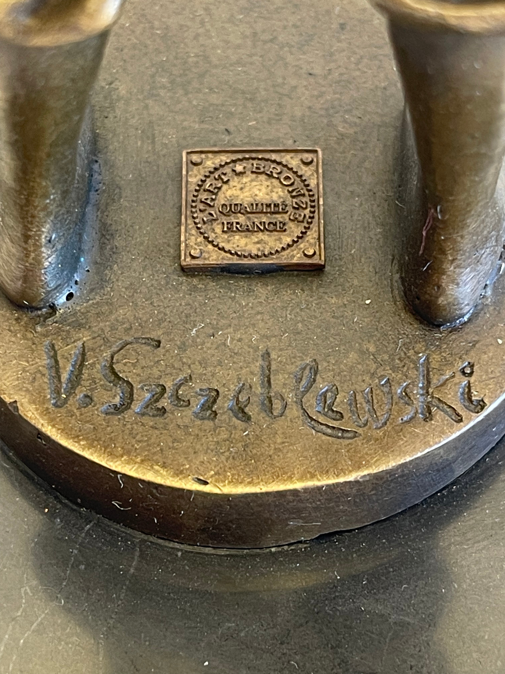 Bronzeskulptur – Pfeifender Schiffsjunge – Signiert V. Szczeblewski – 21cm