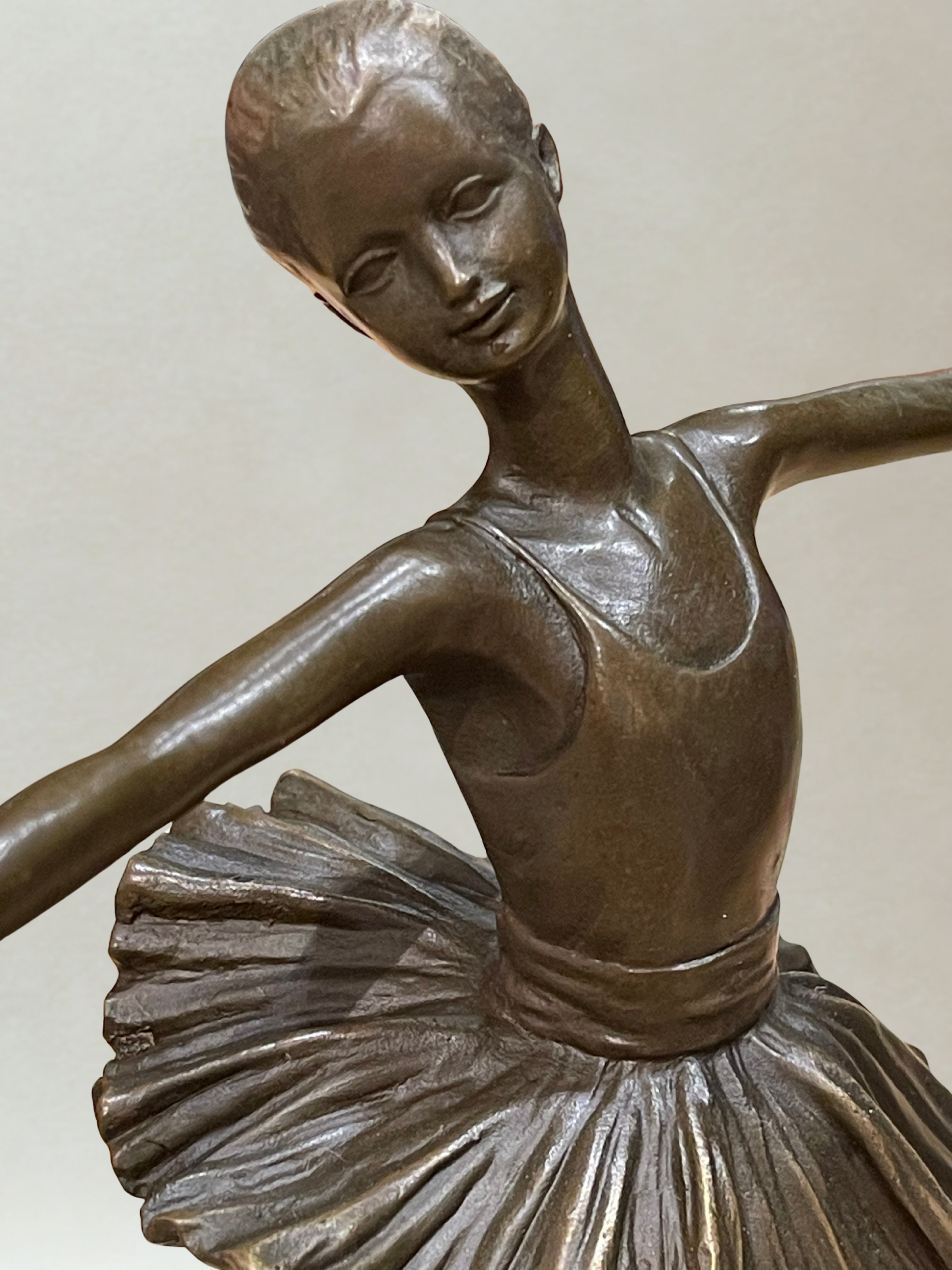 Sculpture en bronze Art Déco – Danseuse ballerine – Signée Milo – Cachet bronze - 30cm