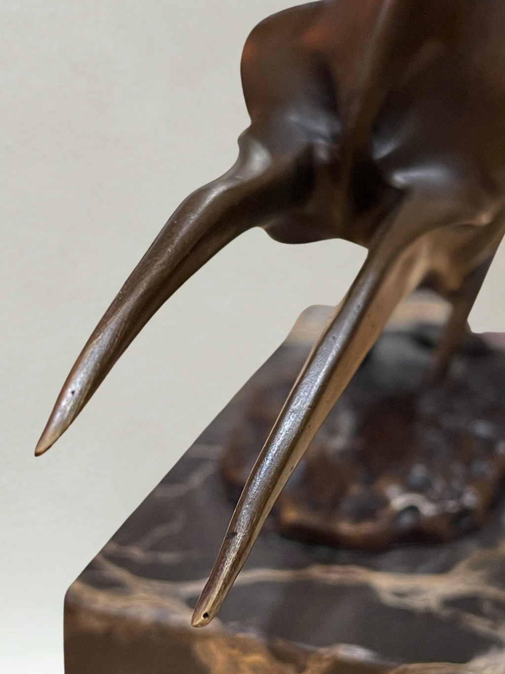 Sculpture en bronze – Cheval au galop – Signée Milo – Socle marbre - 18cm