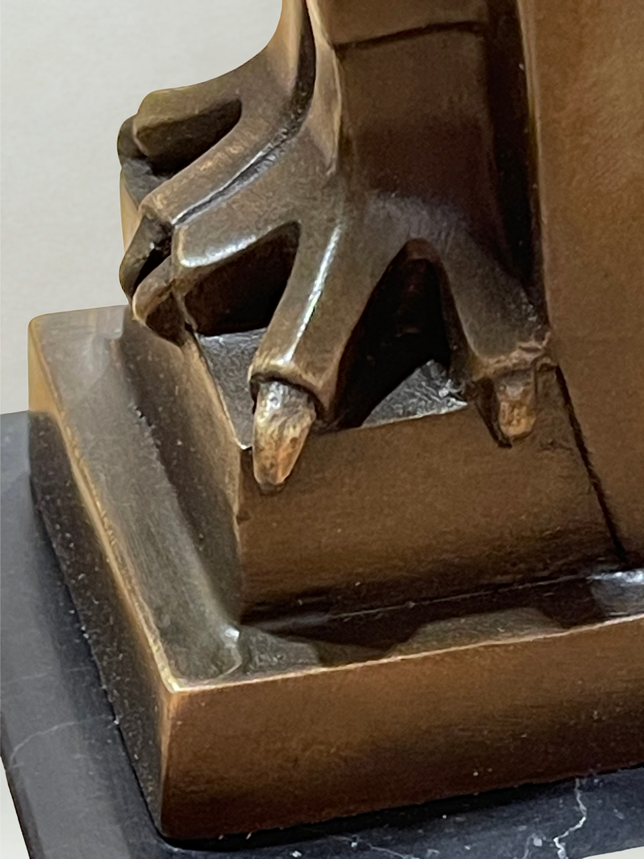Bronzeplastik, signiert Coenrad – stilisierte Eule – Marmorsockel – 32cm
