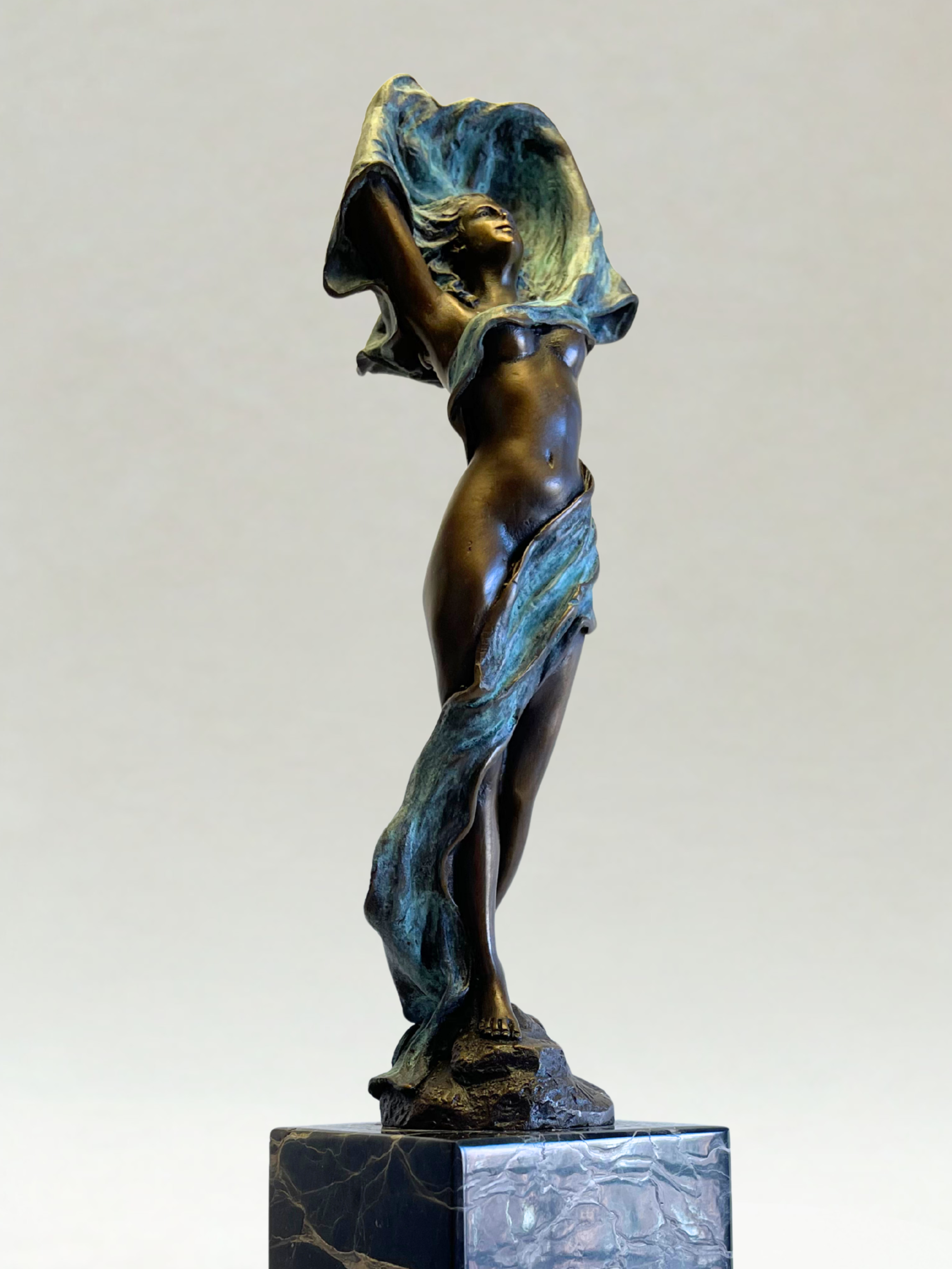 Art Deco polychrome bronze sculpture – Woman with drapery – Signed MILO - 36cm