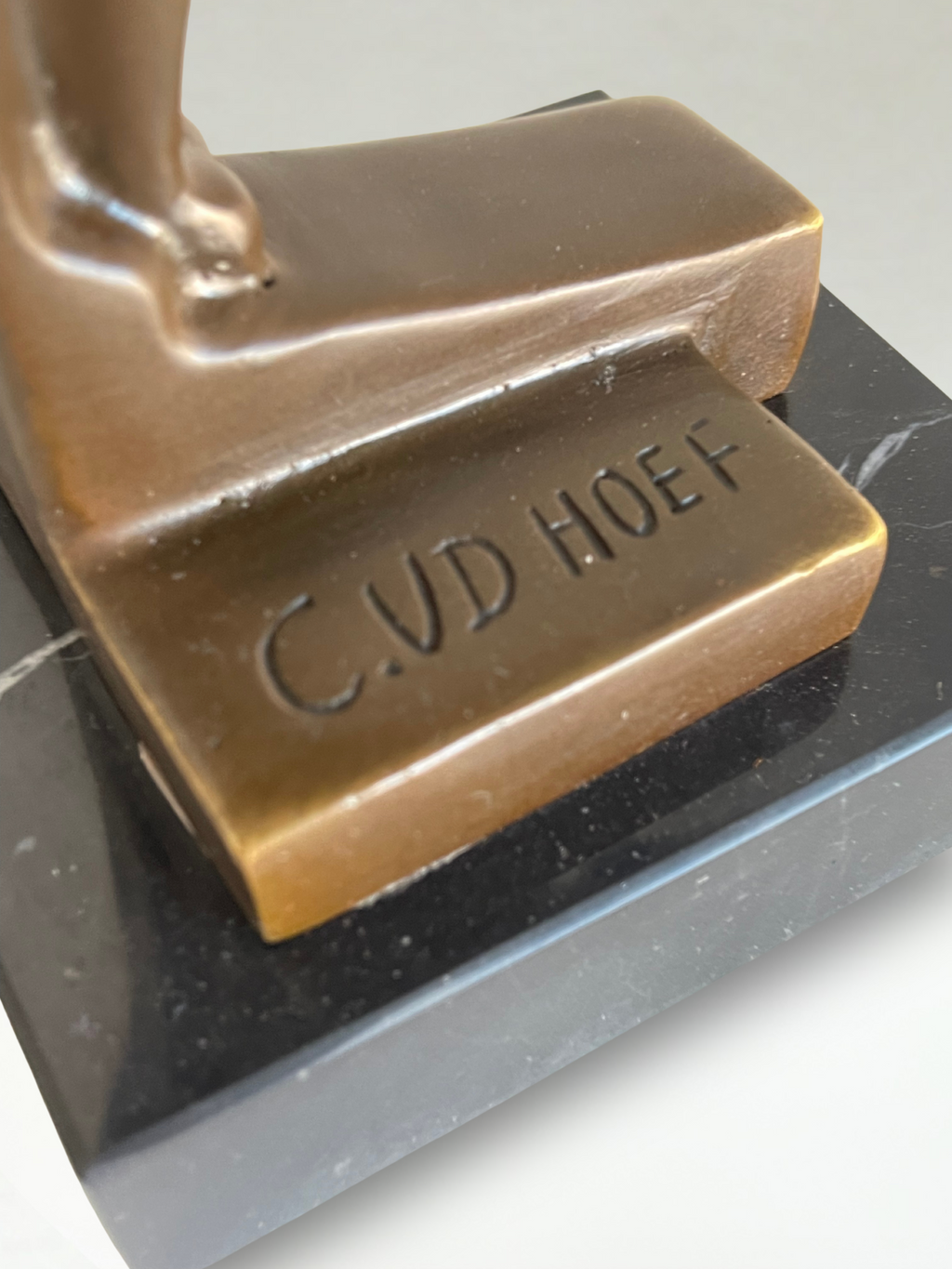 Art-Déco-Bronze-Panther – signiert C. V. D. Hoef – 26 cm
