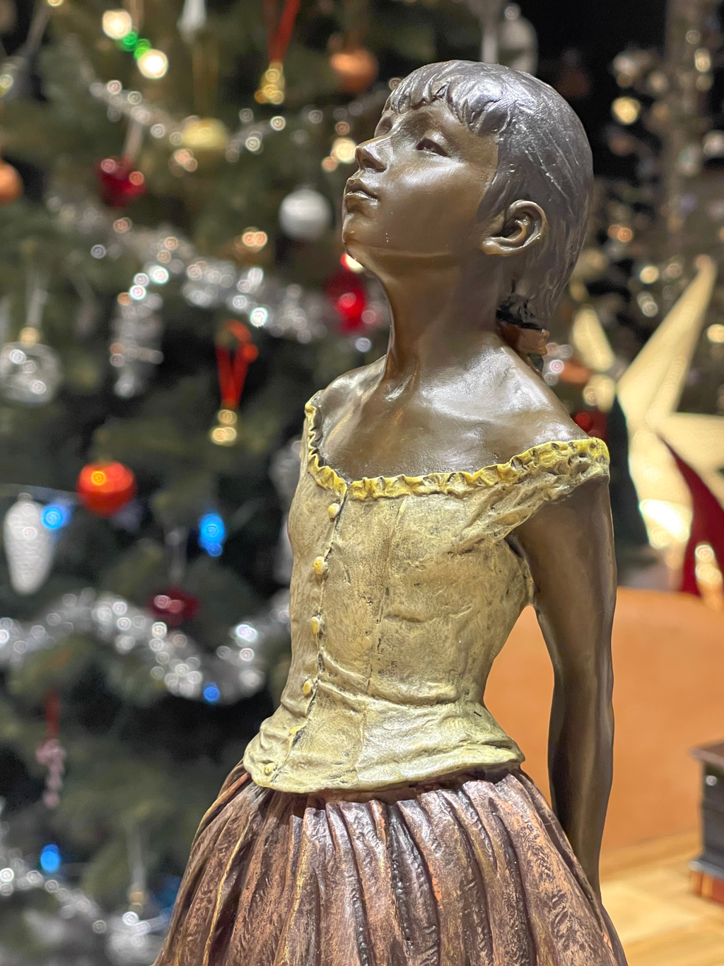 After Edgar Degas – Grande sculpture en bronze polychrome – Danseuse – Socle marbre – 38 cm - 5,4kg