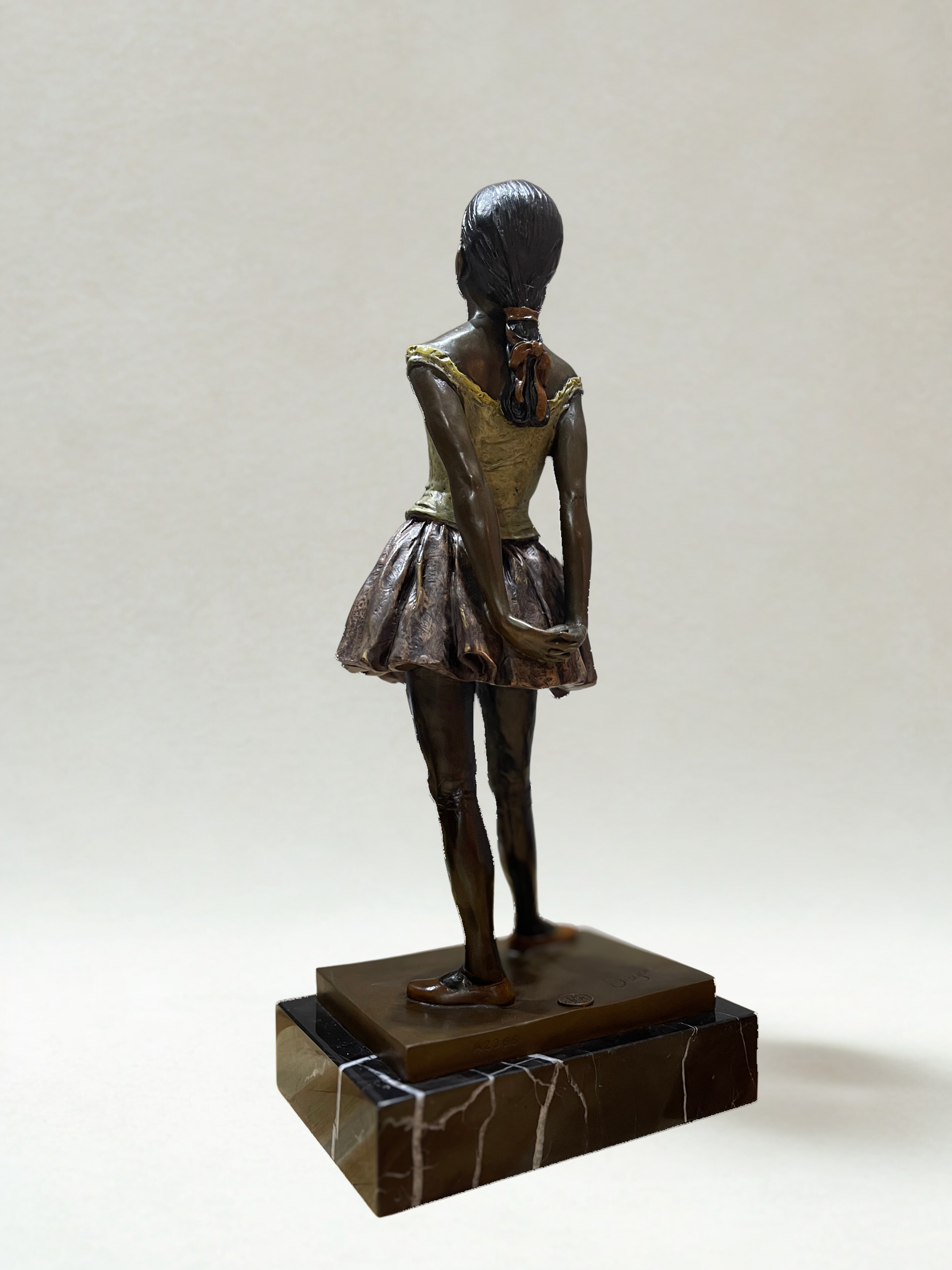 After Edgar Degas – Grande sculpture en bronze polychrome – Danseuse – Socle marbre – 38 cm - 5,4kg