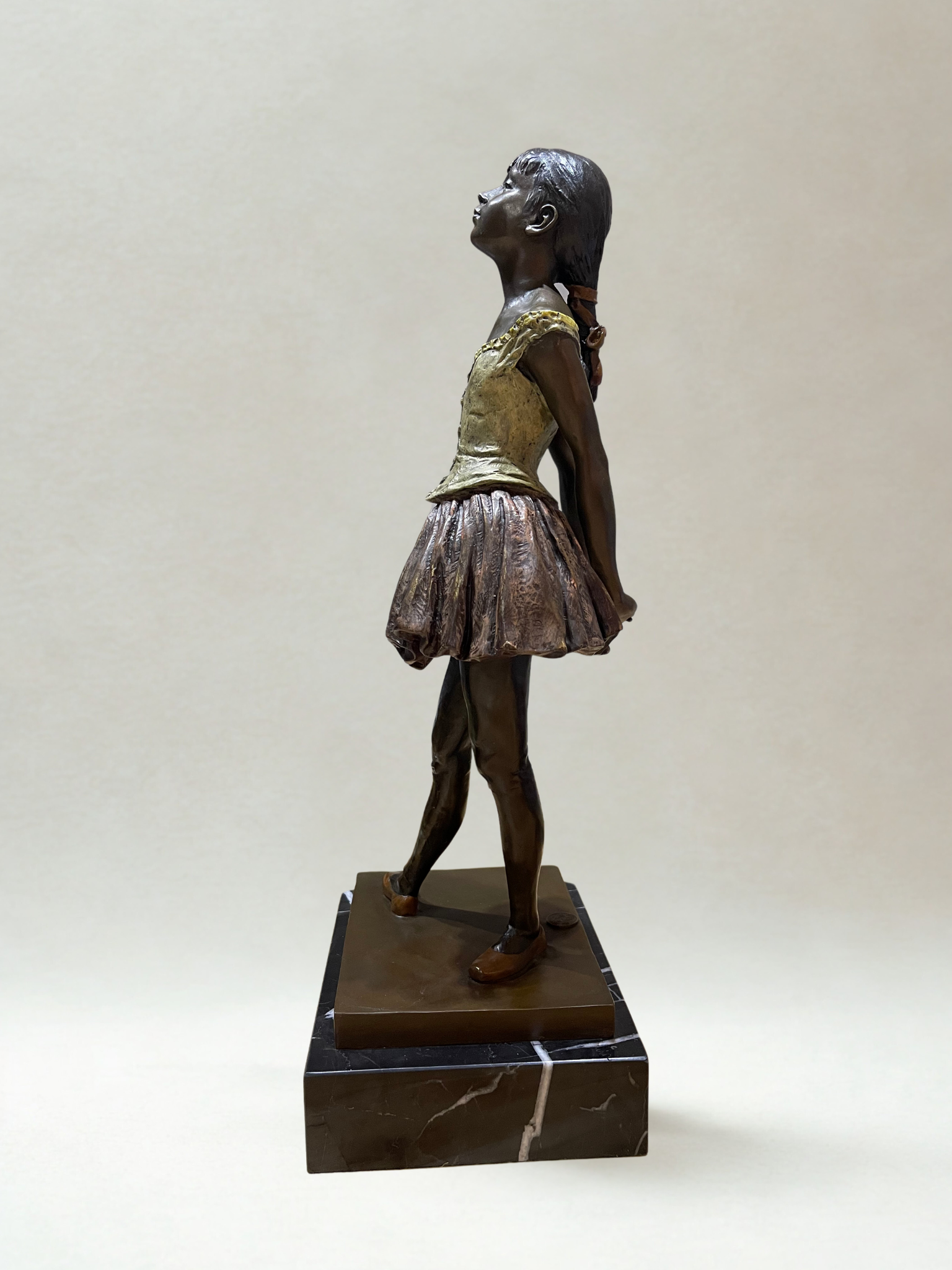 After Edgar Degas – Grande sculpture en bronze polychrome – Danseuse – Socle marbre – 38 cm - 5,4kg