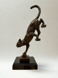 Bronze d’après De Coux – Chat descendant un escalier – Sculpture animalière XXᵉ - 29 cm