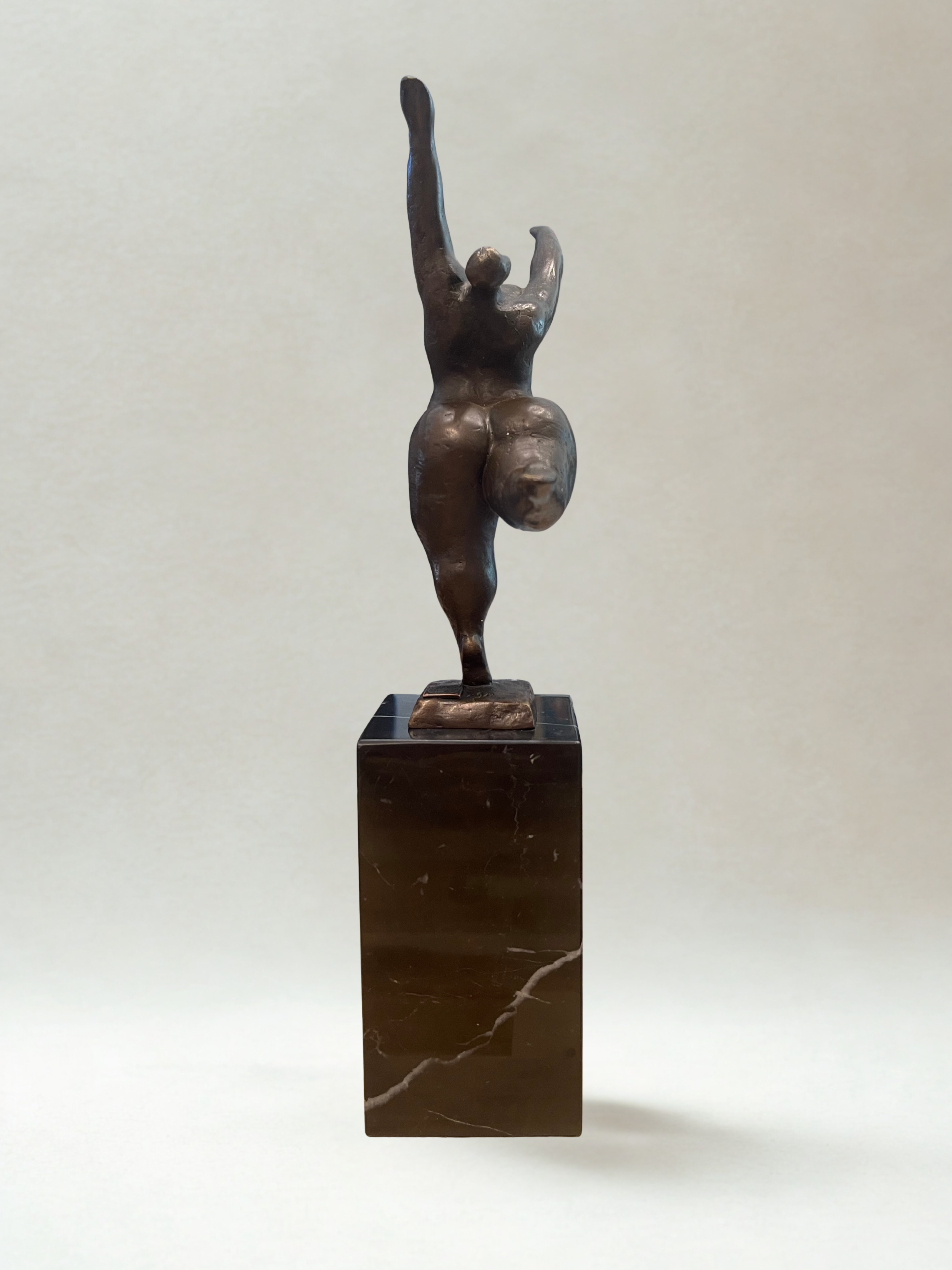 Bronze-Skulptur nach Milo - Tänzerin – Moderne Kunst – Marmorsockel - 33cm
