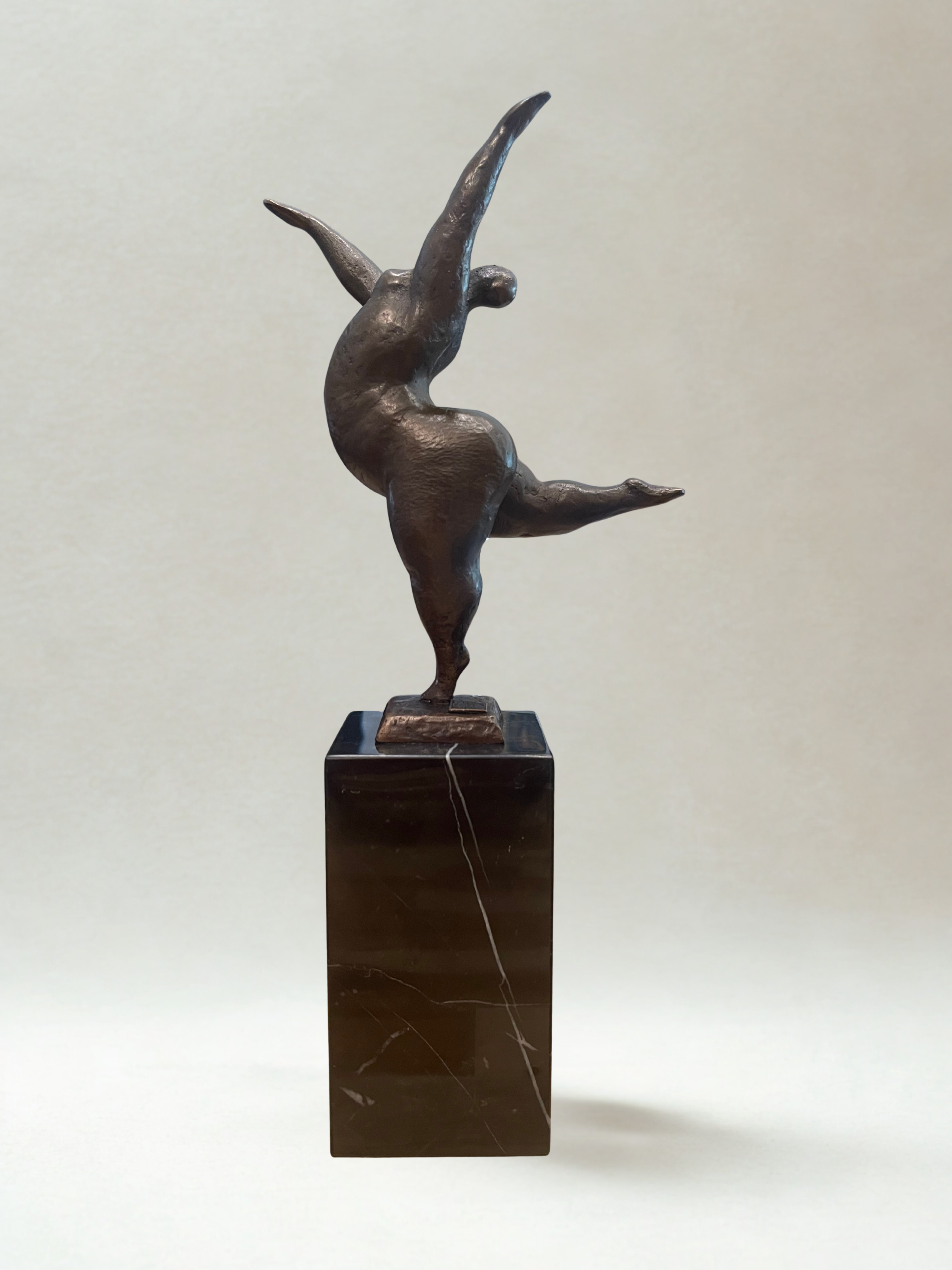 Bronze-Skulptur nach Milo - Tänzerin – Moderne Kunst – Marmorsockel - 33cm