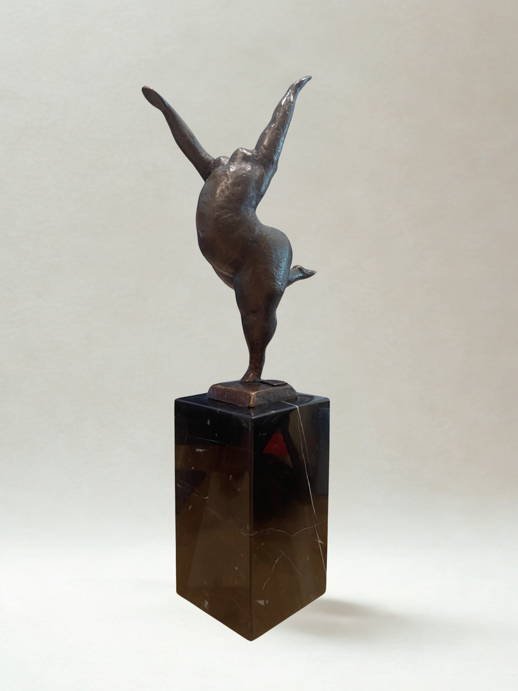Bronze-Skulptur nach Milo - Tänzerin – Moderne Kunst – Marmorsockel - 33cm