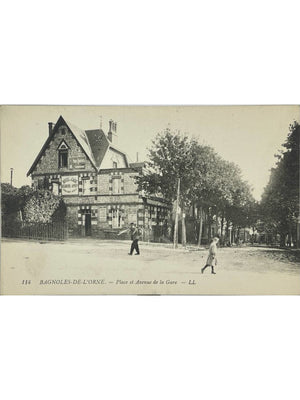 Bagnoles-de-l'Orne – Place et avenue de la Gare, hôtel-café – CPA n° 114 LL