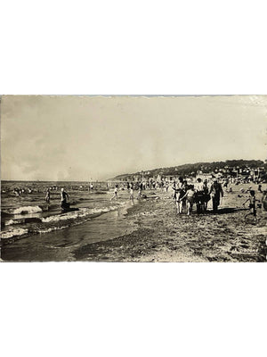 Carte postale – Deauville (Calvados) – La plage animée – 1951