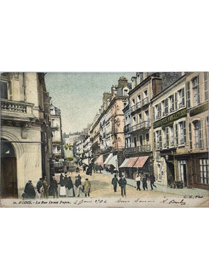 Blois – Rue Denis-Papin animée et commerces – CPA colorisée 1904